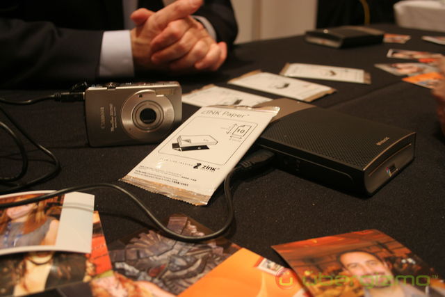 Polaroid показа джобен фотопринтер, който използва т.нар. ”безмастилна” хартия Zink (Zero Ink)