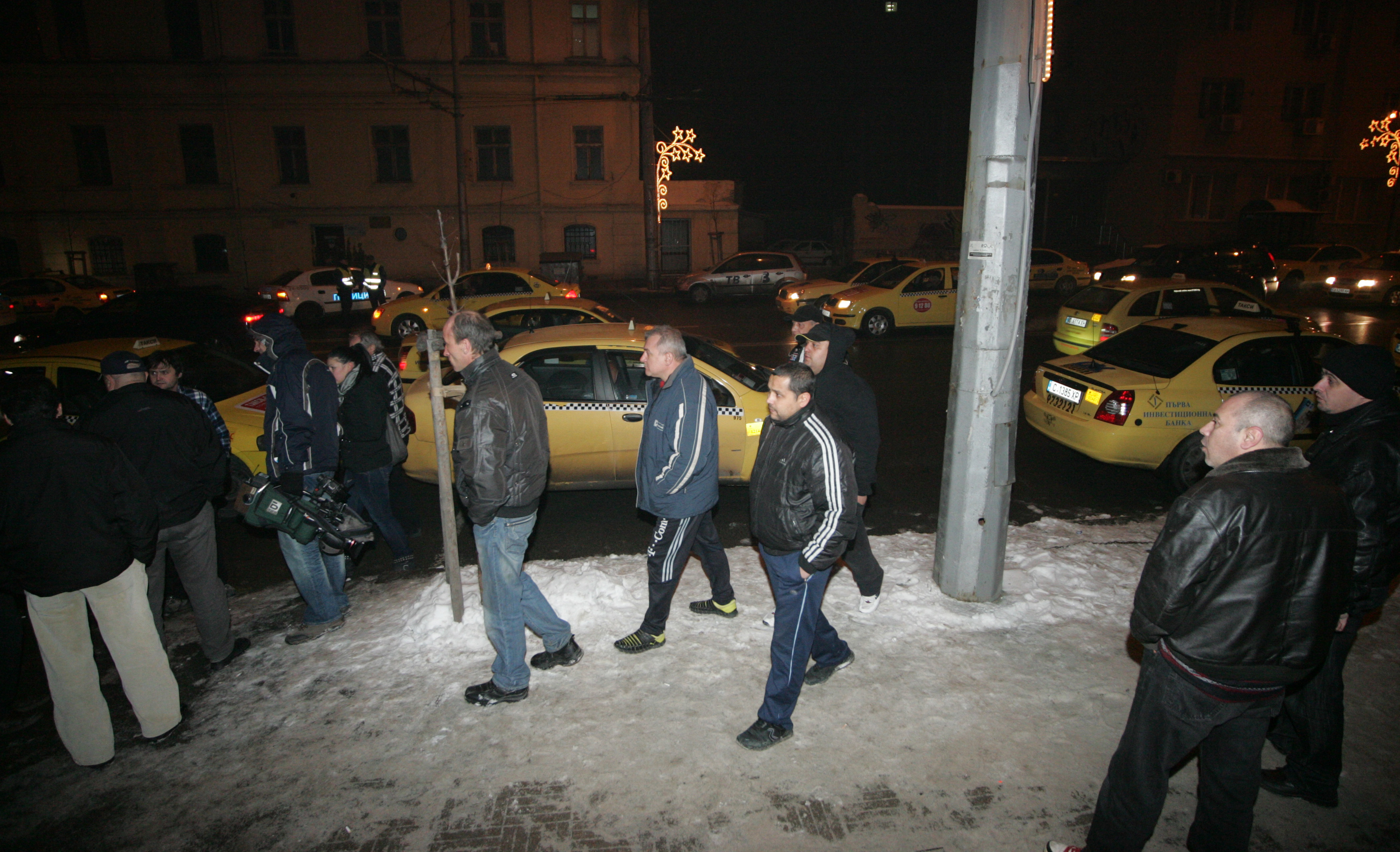 Колеги на Емил Денев разказаха, че той е служител в „ОК Супертранс”-таксиметрова компания в столицата
