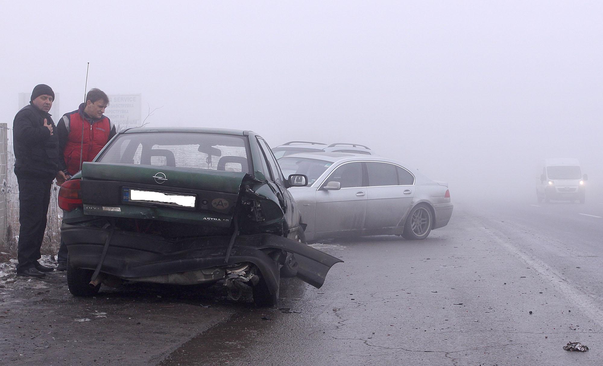 Верижна катастрофа с десетина коли в София