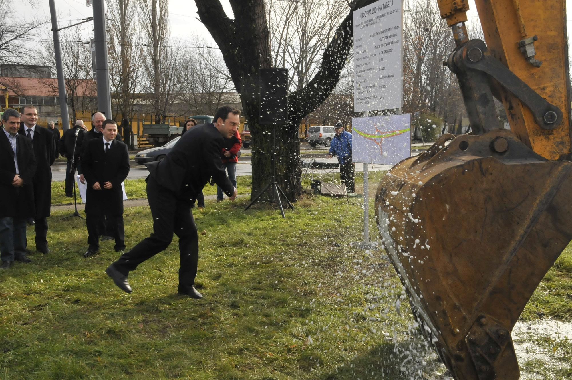 Започна строежът на „Детелината” в Бургас