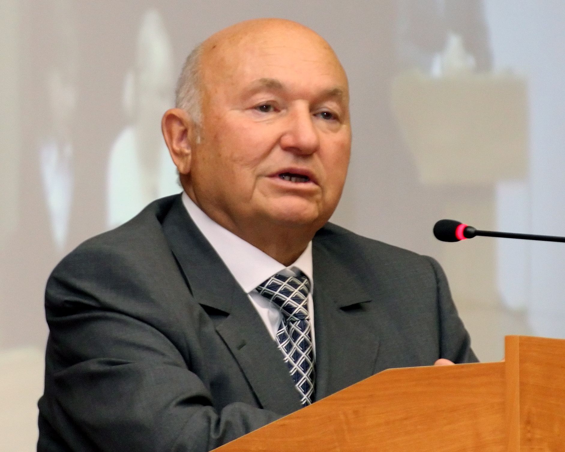 Юрий Лужков можел да се премести в България
