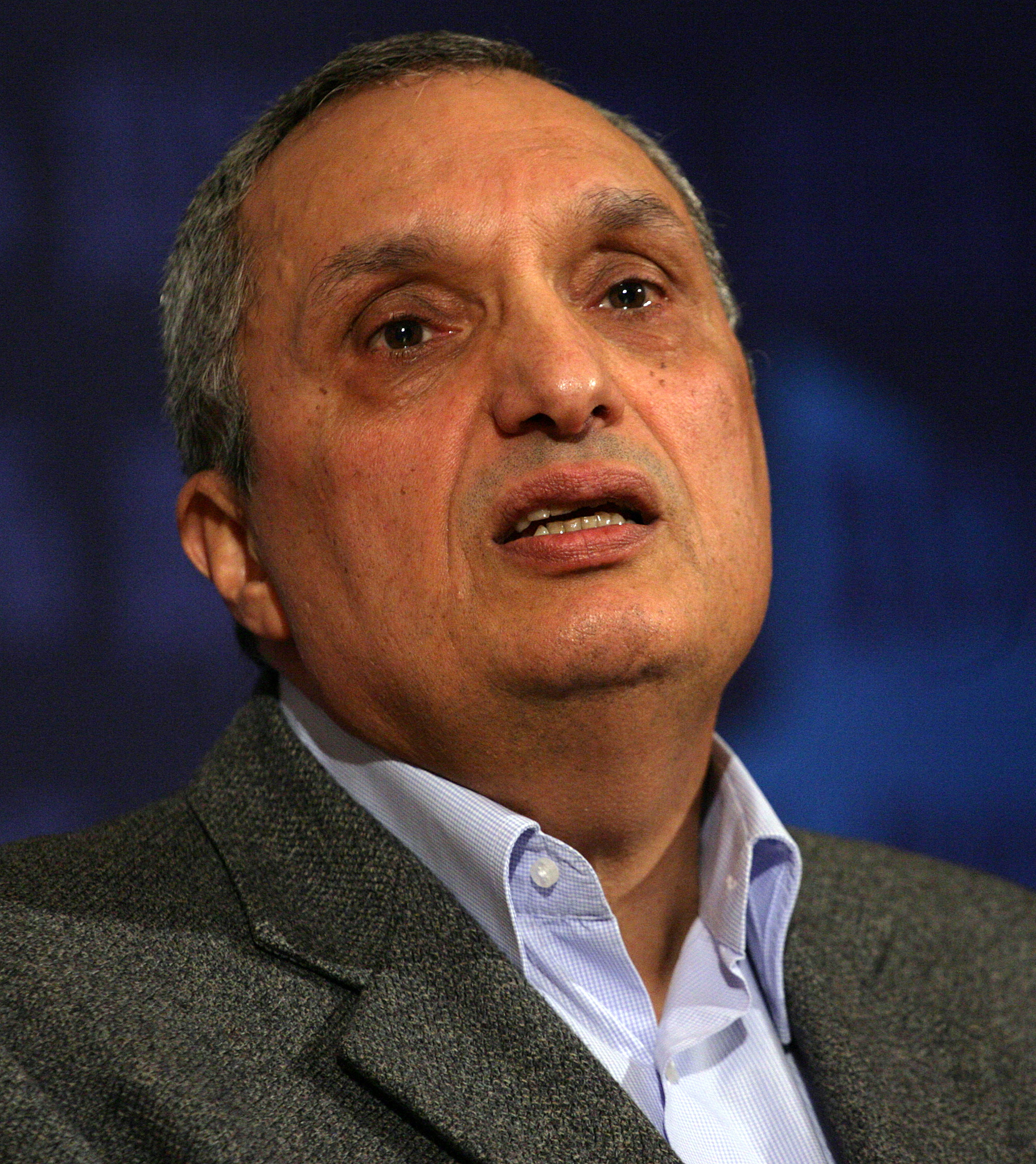 Натискат премиера да не приема оставката на Йовчев