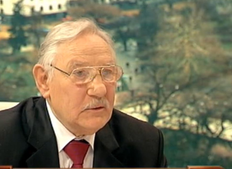 Петър Петров, който през 1992 г. е регистрирал клуба и твърди, че е истинският му президент