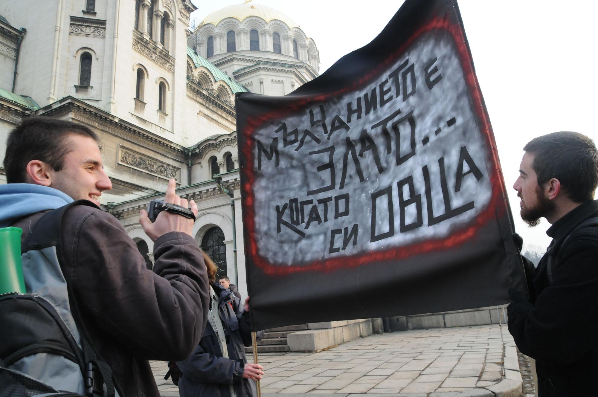 Вял протест срещу мобилните оператори