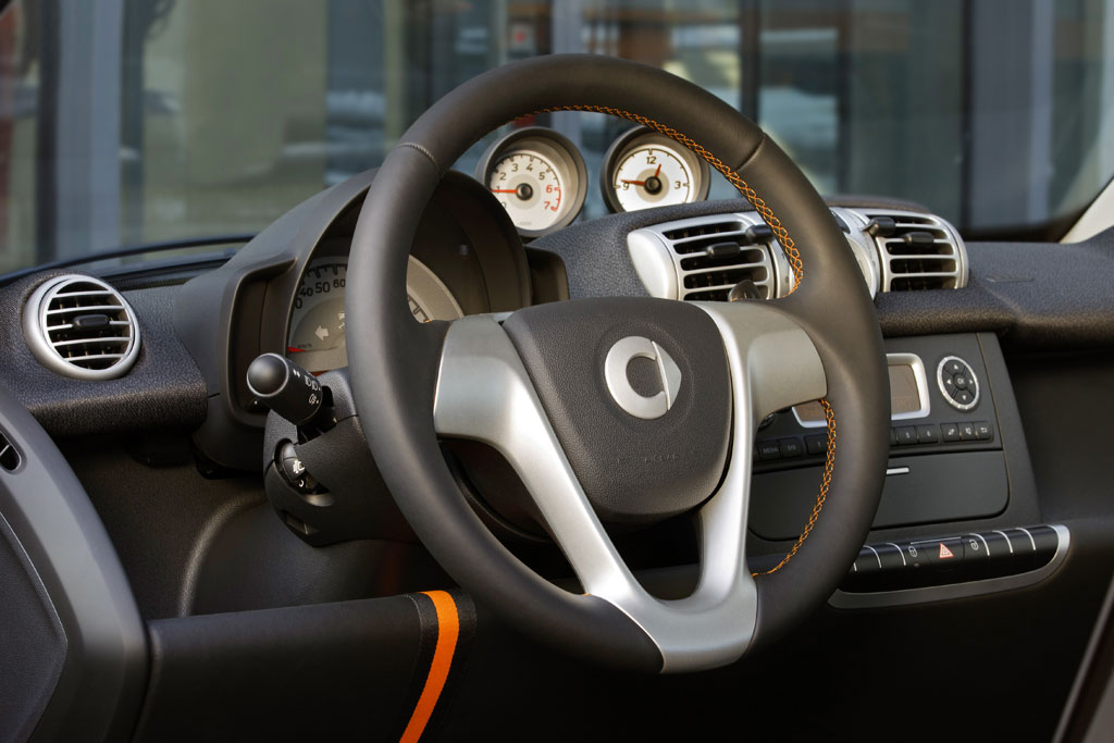Smart пуска на пазара Fortwo Nightorange