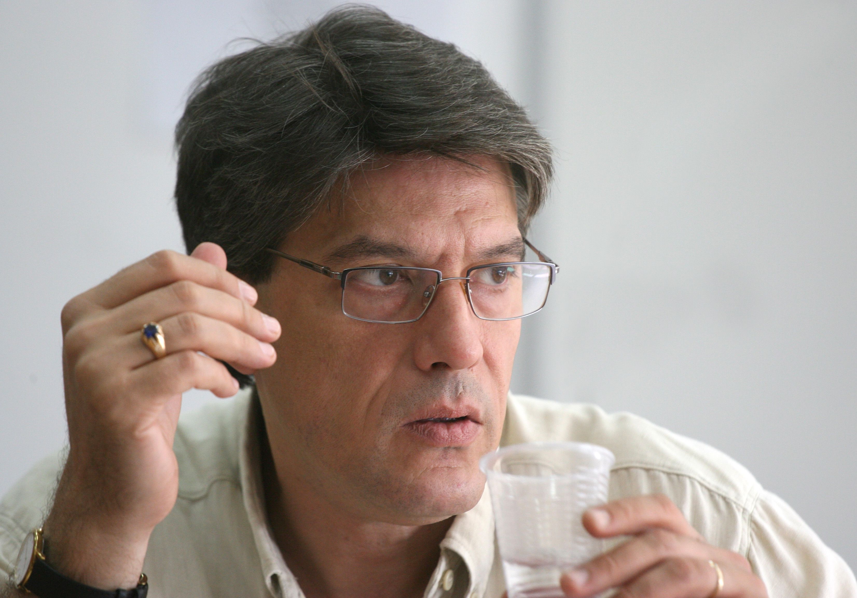 Експерти: Ако спазваме закона, референдумът и изборите не могат да са заедно