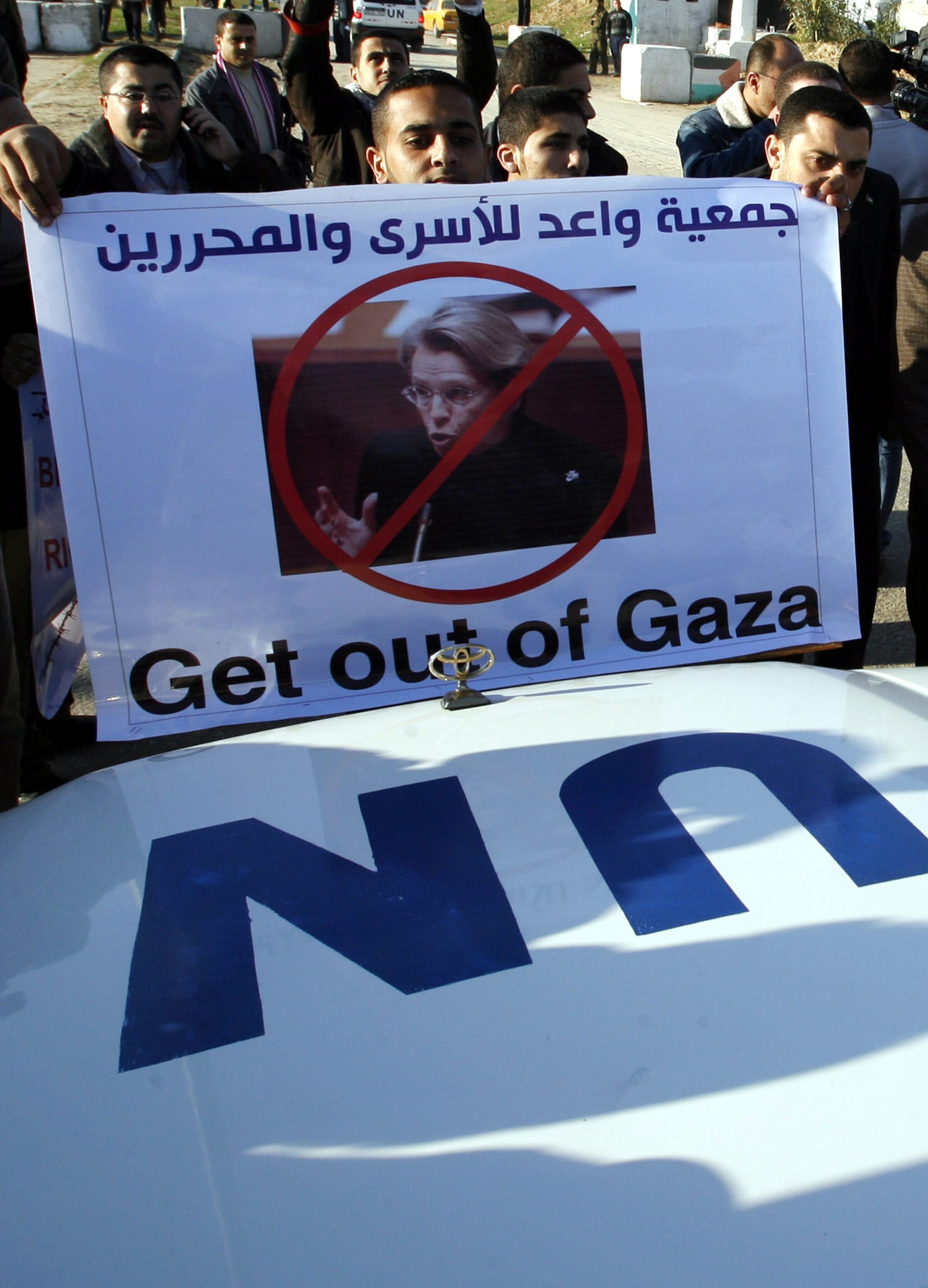 Разярени палестинци нападнаха френска министърка