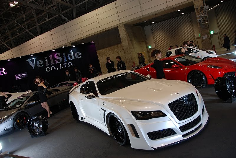 Toyota Supra с екстериор от Bentley Continental