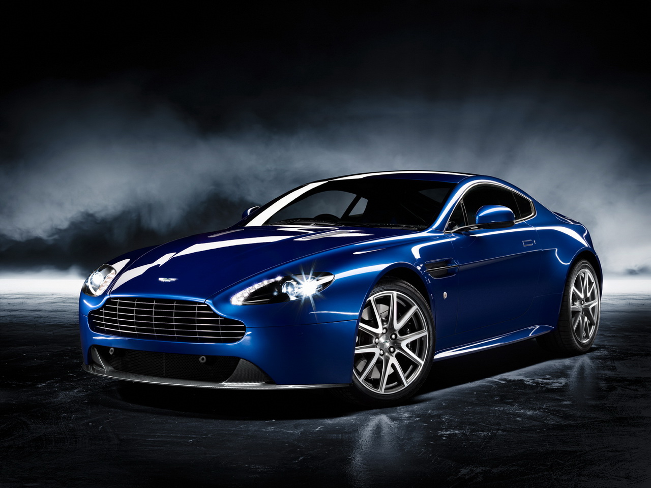 Нов Aston Martin V8 Vantage S