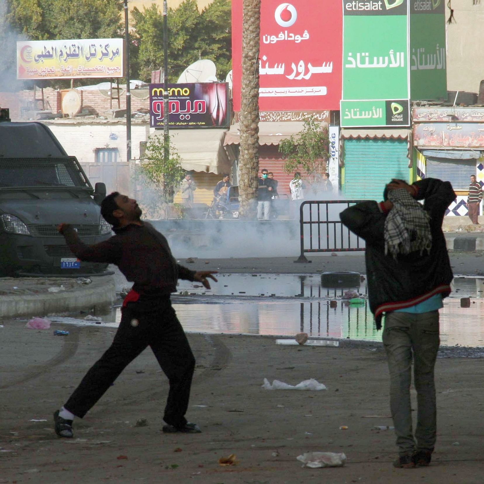 Гняв, водни оръдия, жертви и 870 ранени в Египет