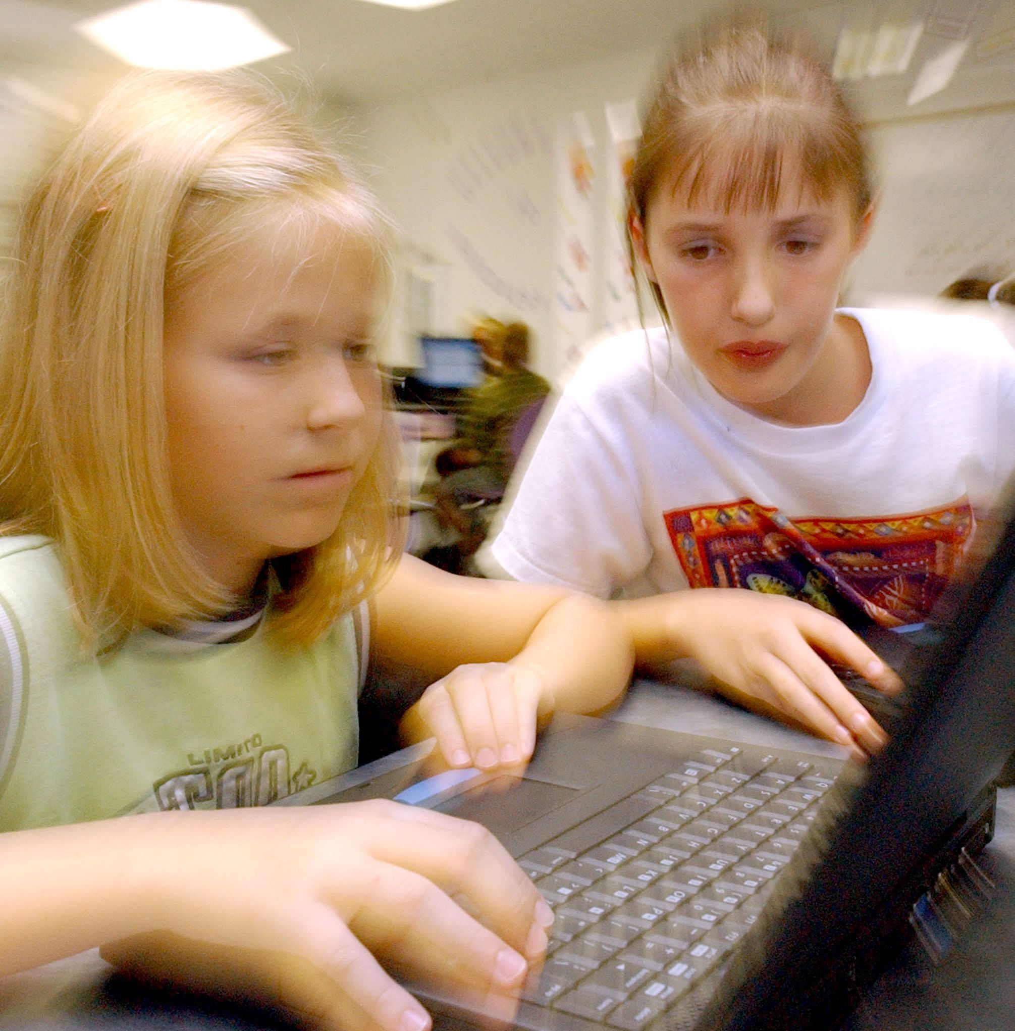 Висенето в интернет не вреди на децата, твърдят експерти