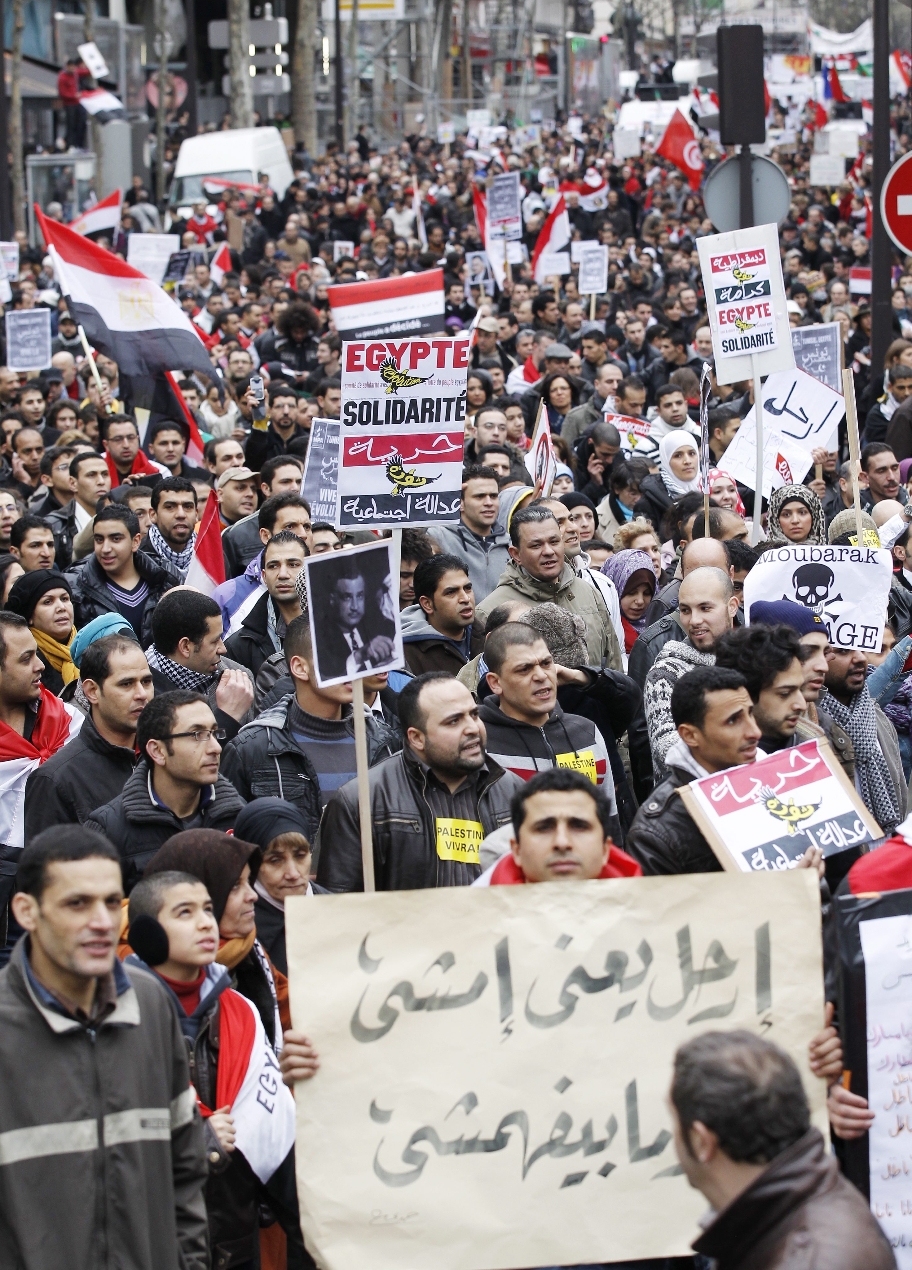 Хиляди са срещу режима на Мубарак във Франция