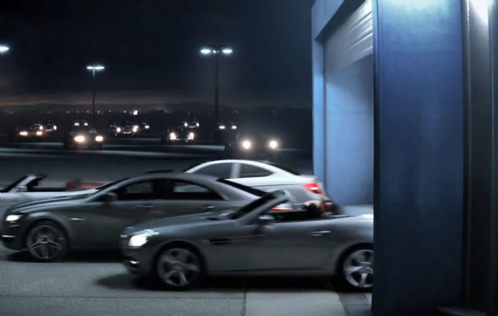 Mercedes показва нови модели в реклама - видео