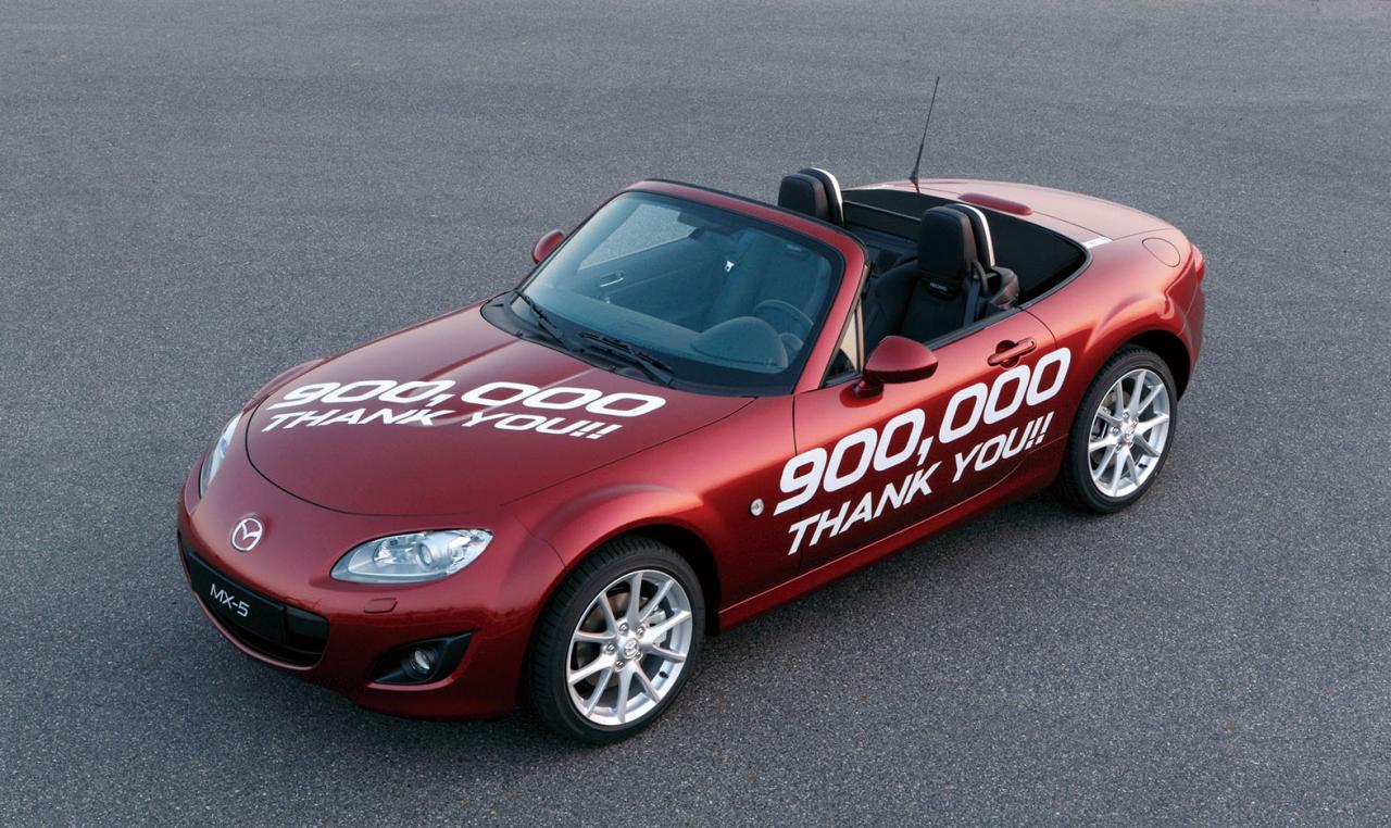 Mazda MX-5 достигна 900 000 бройки