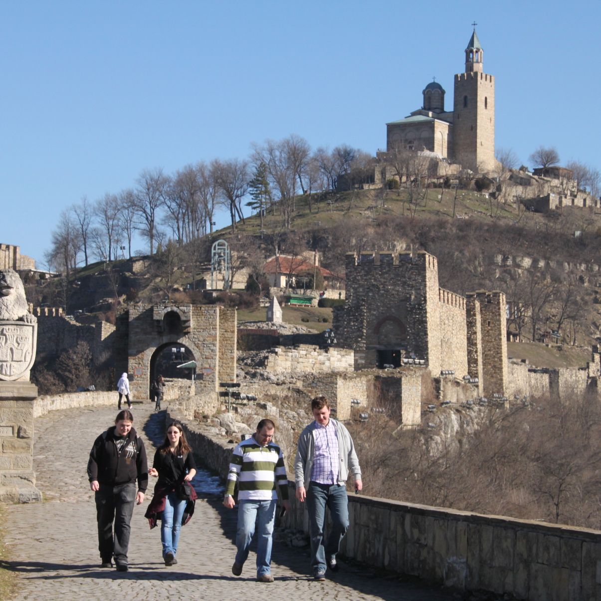 Близо половин милион туристи във Велико Търново
