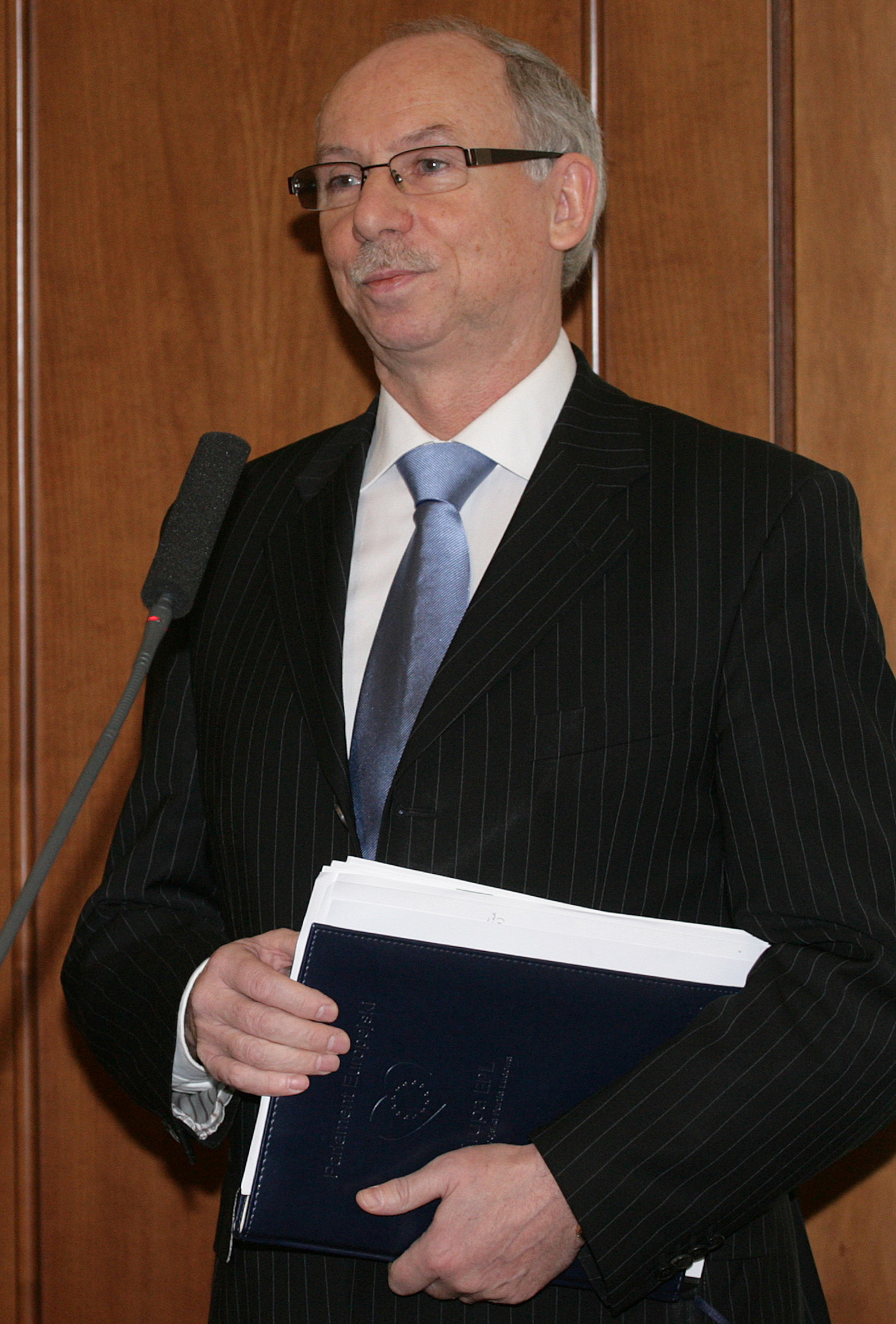 10% усвоени еврофондове не впечатлиха еврокомисар