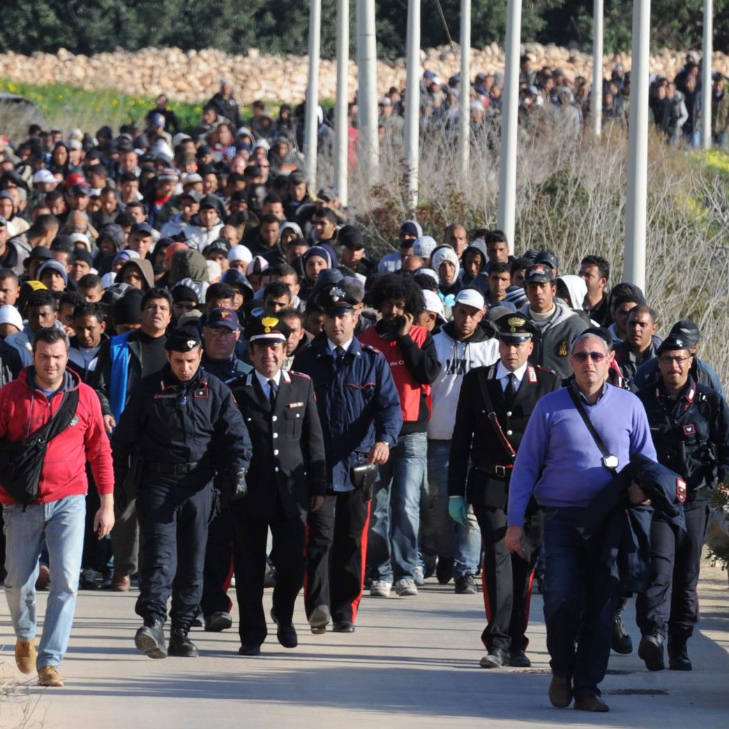Италия призова да не бъде оставена сама да се справя с евентуално масово преселение от Либия