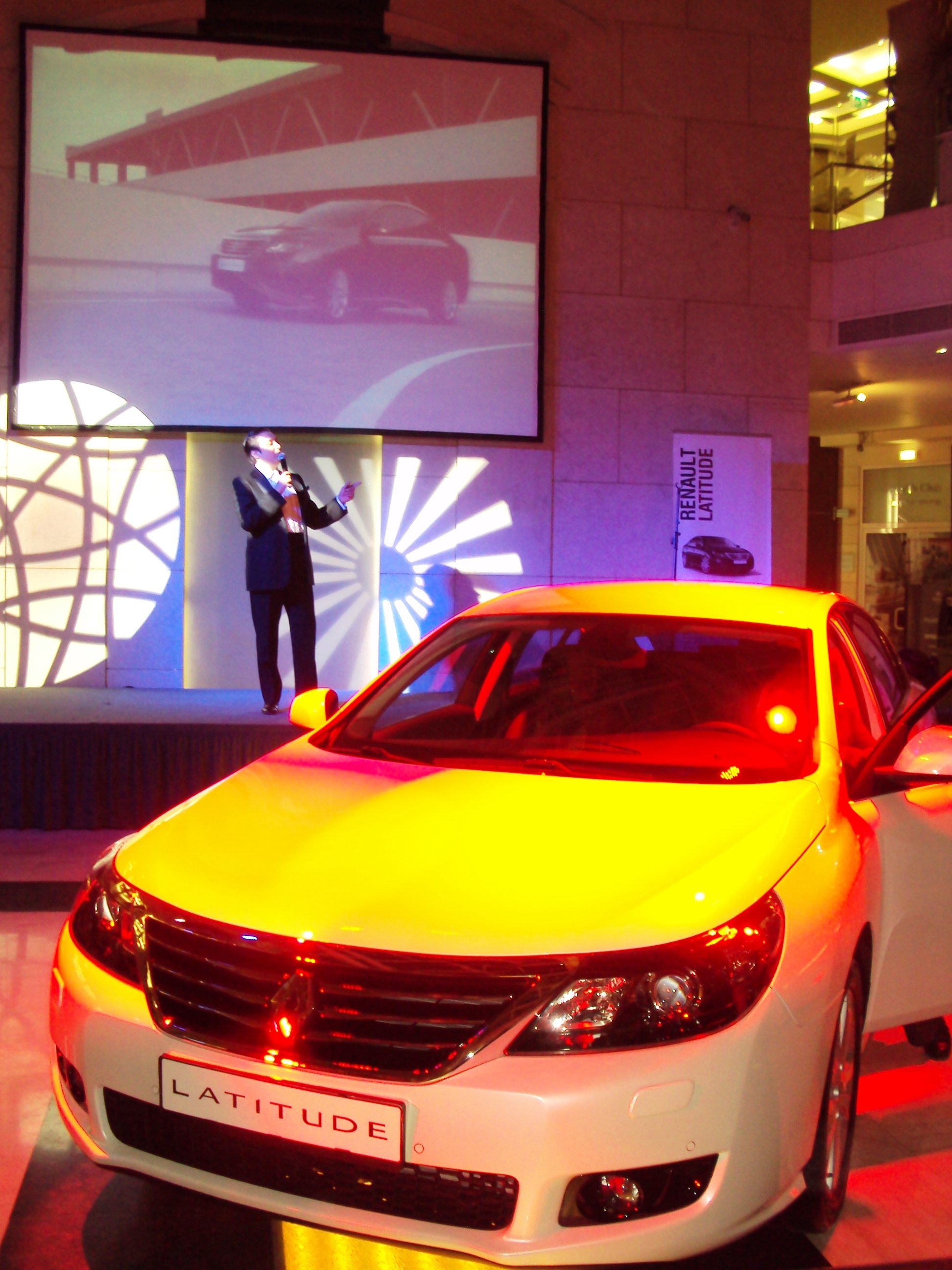 Разбулиха официално Renault Latitude у нас