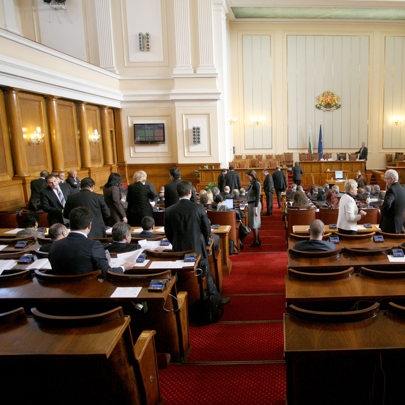 Депутатите се върнаха с нови разправии