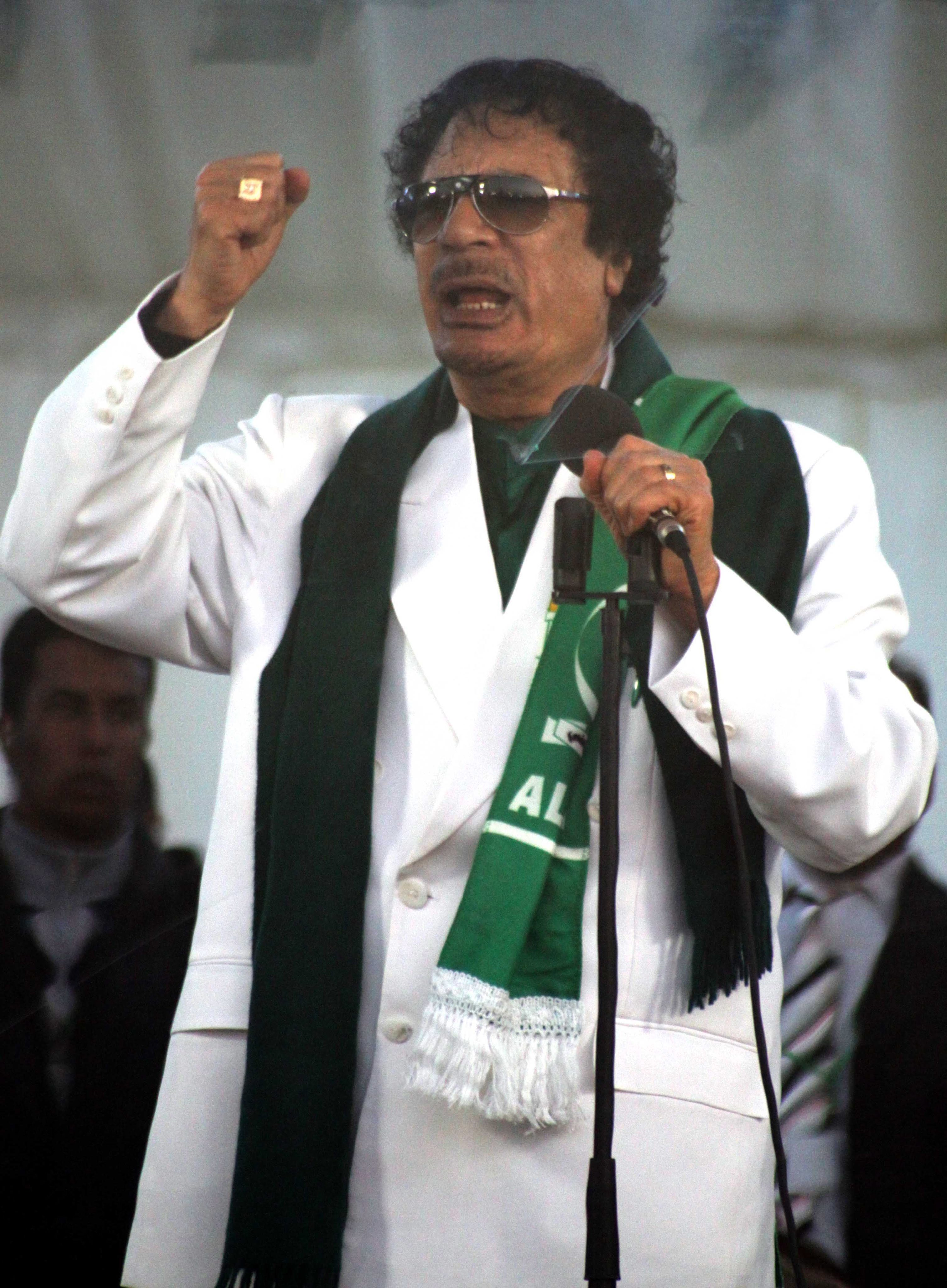 Муамар Кадафи държи материали за ”мръсна бомба”