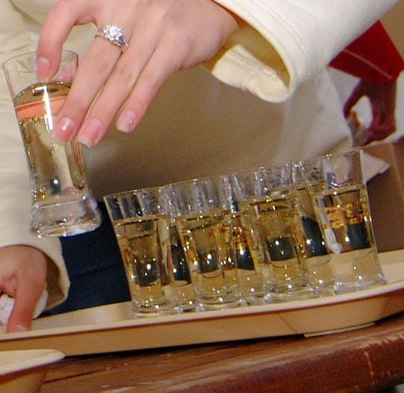 Ако ракията бъде призната за традиционна българска алкохолна напитка, акцизът ще падне и тя ще струва с 2 лева по-малко