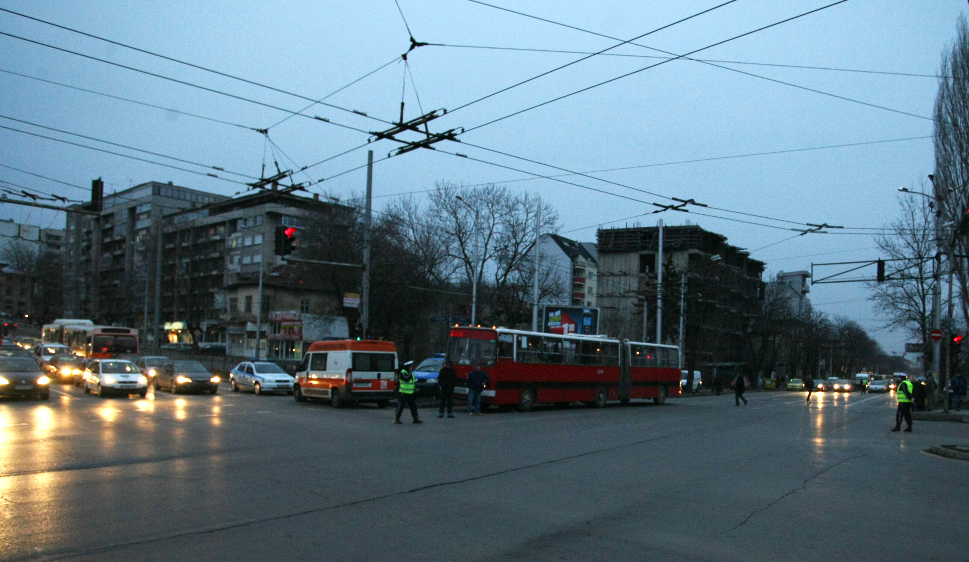 Автобус прегази пешеходец в центъра на София