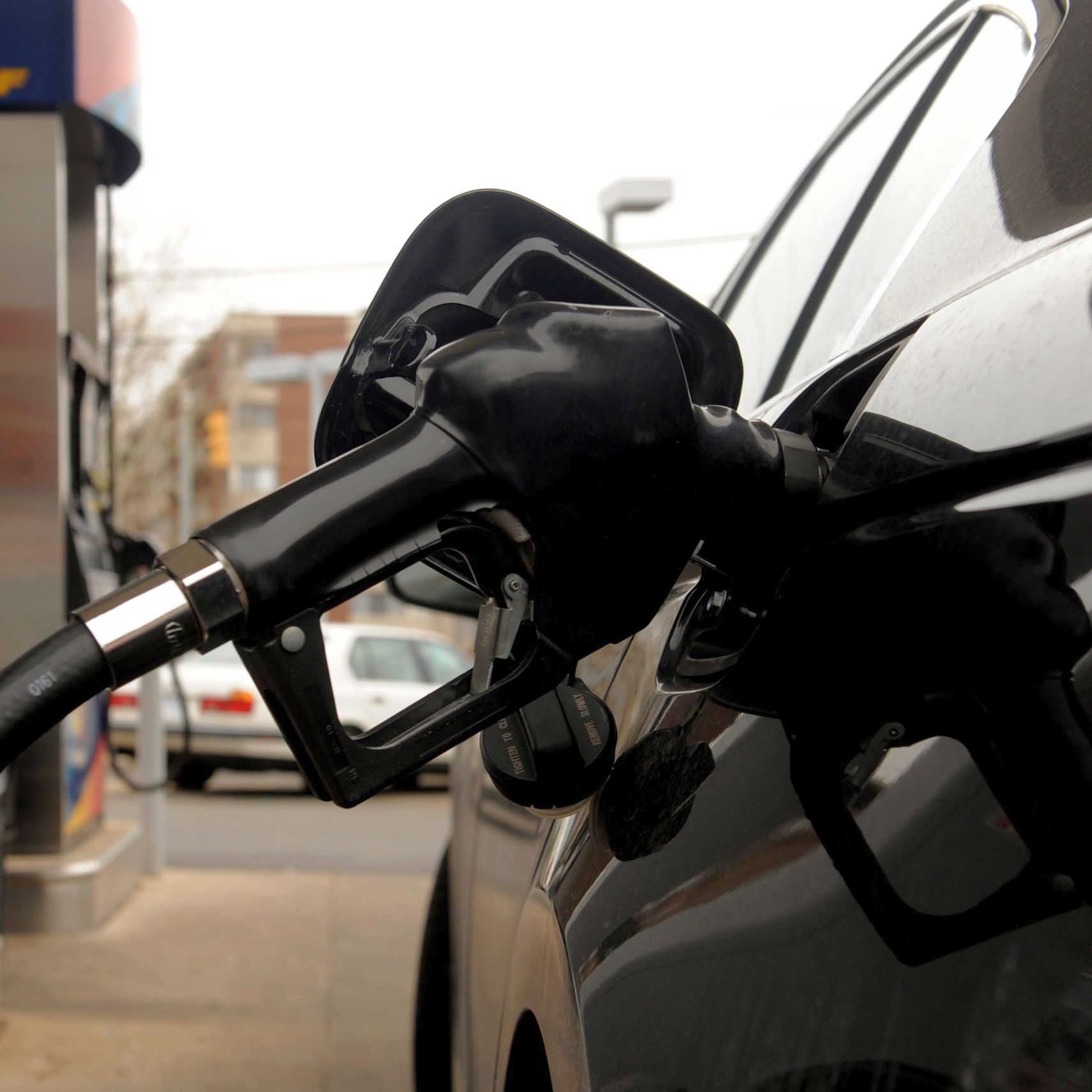 Страхът от война качвал цените на бензина