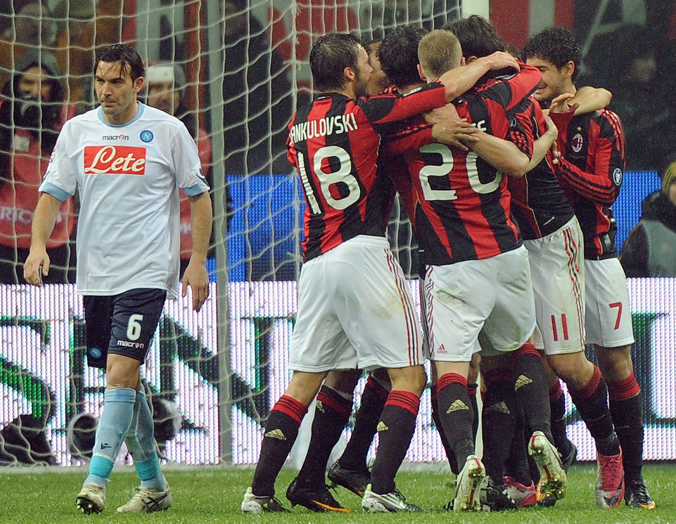 Милан получава възможността да стане шампион на страната си за първи път от 2004-та година