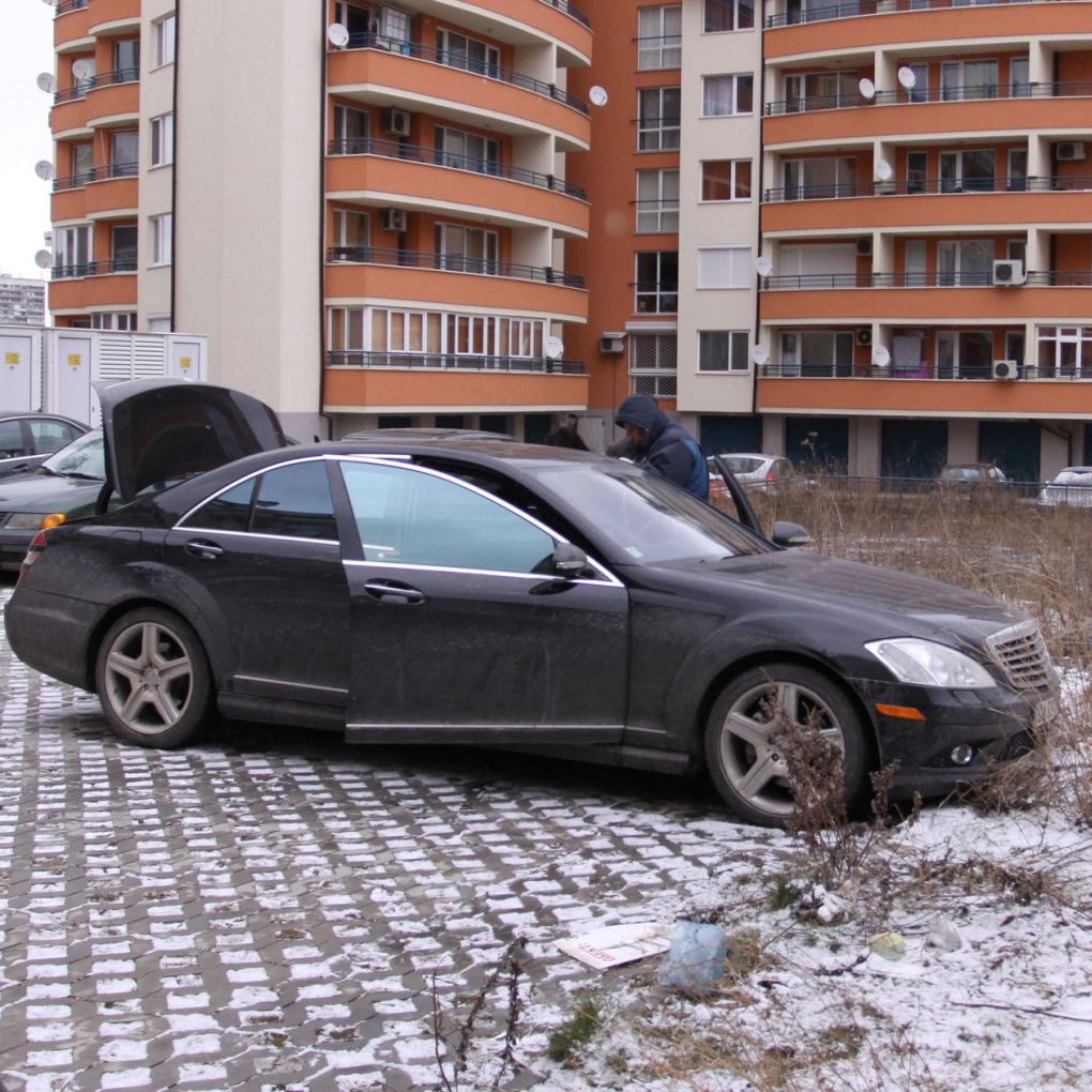 Откраднаха мерцедес с внучката на Вежди Рашидов