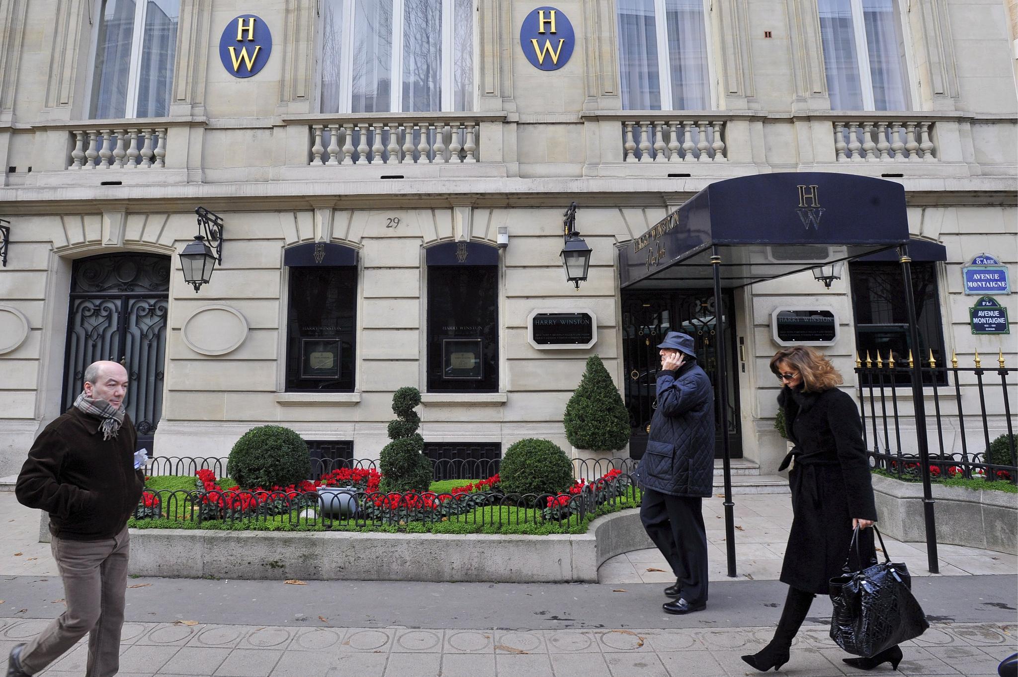 Магазинът на ”Хари Уинстън” в Париж, откъдето ”Розовите пантери” отмъкнаха бижута за над 80 милиона евро