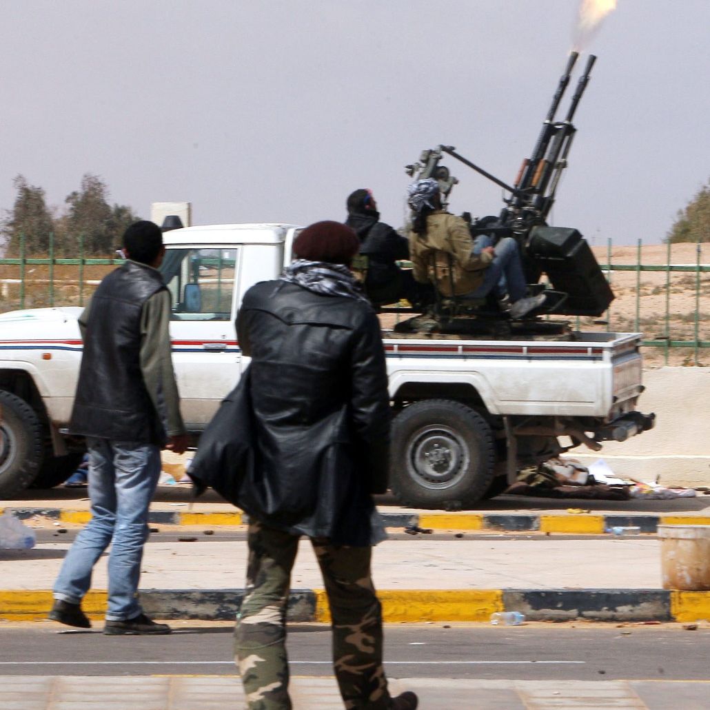 Кадафи си отвоюва стратегически град, но го срина