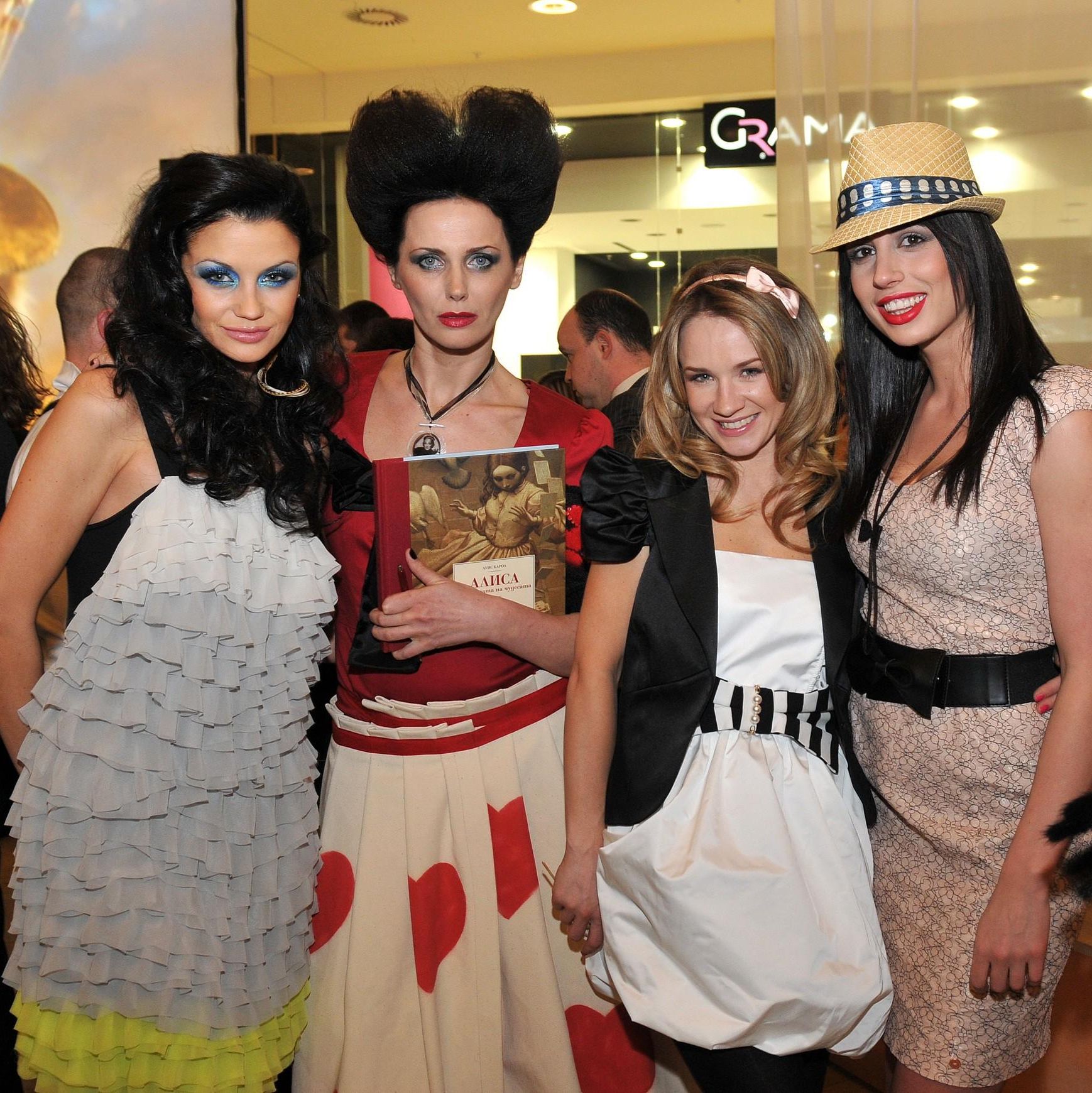 Диляна Попова, Мария Силвестър, Лора Караджова и Зара