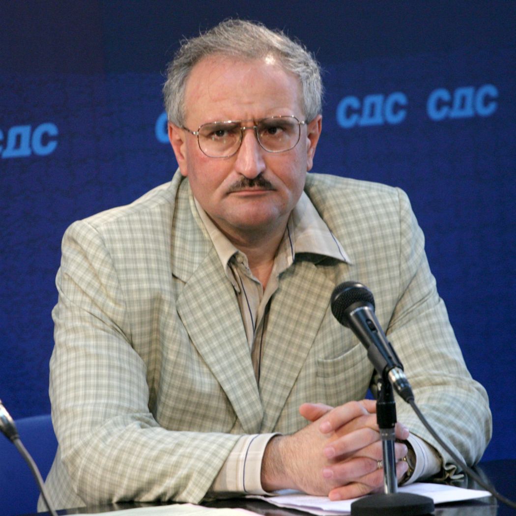 Според Лъчезар Тошев решението за спирането на проучването и на добива на шистов газ е ”празен текст”