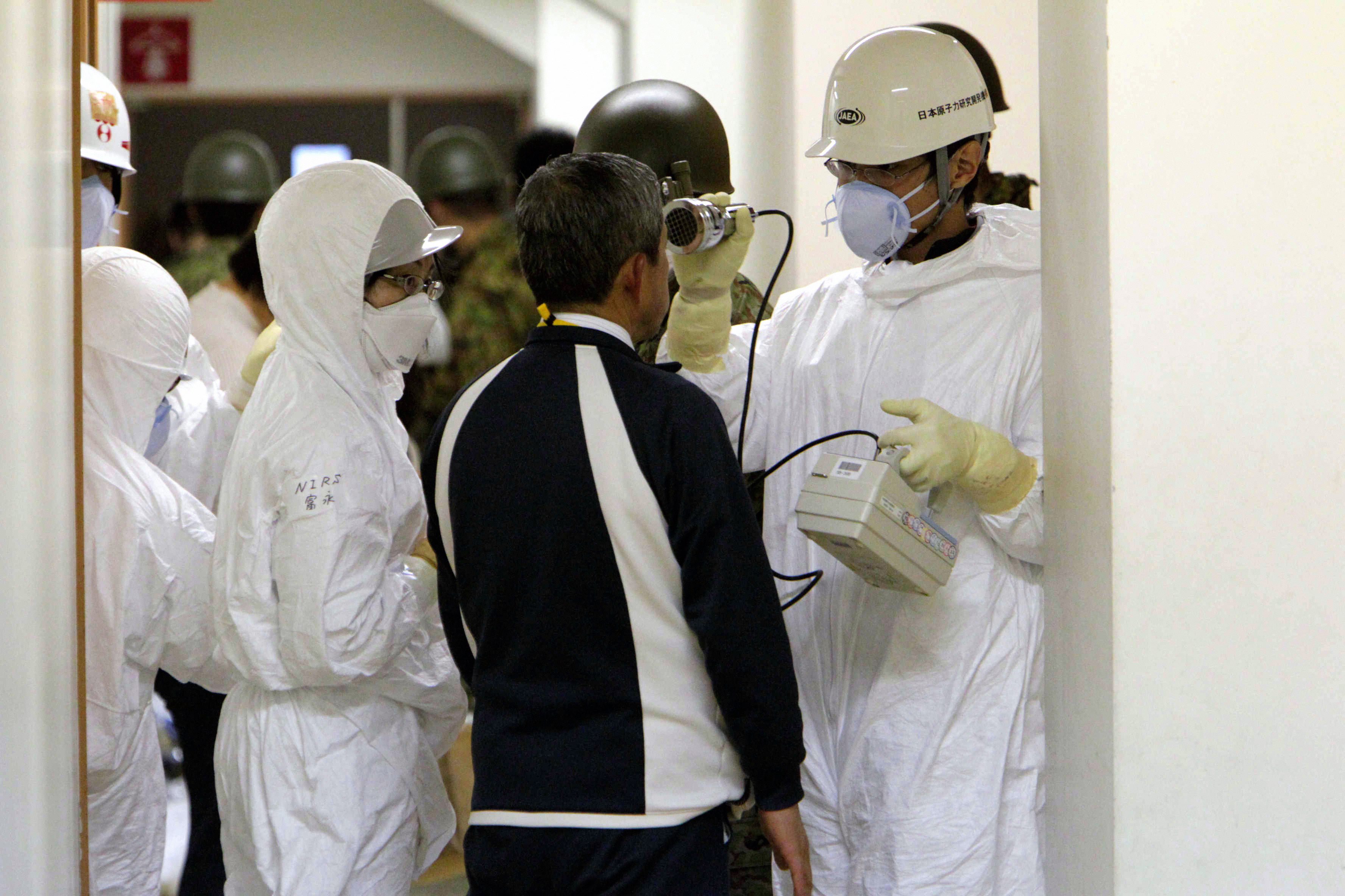 Проверяват за радиация жители на японската префектура Фукушима