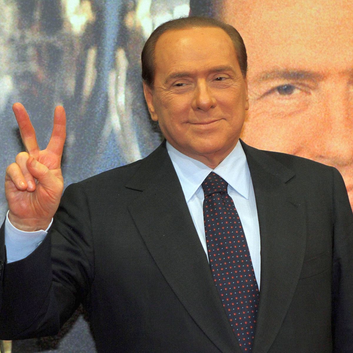 Палавник съм, но стар за много секс, оправда се Берлускони