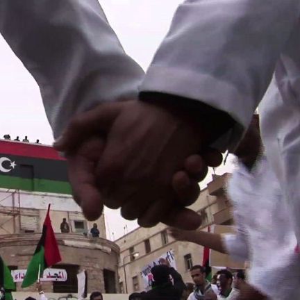 Лекари бягат от Бенгази, боевете продължават