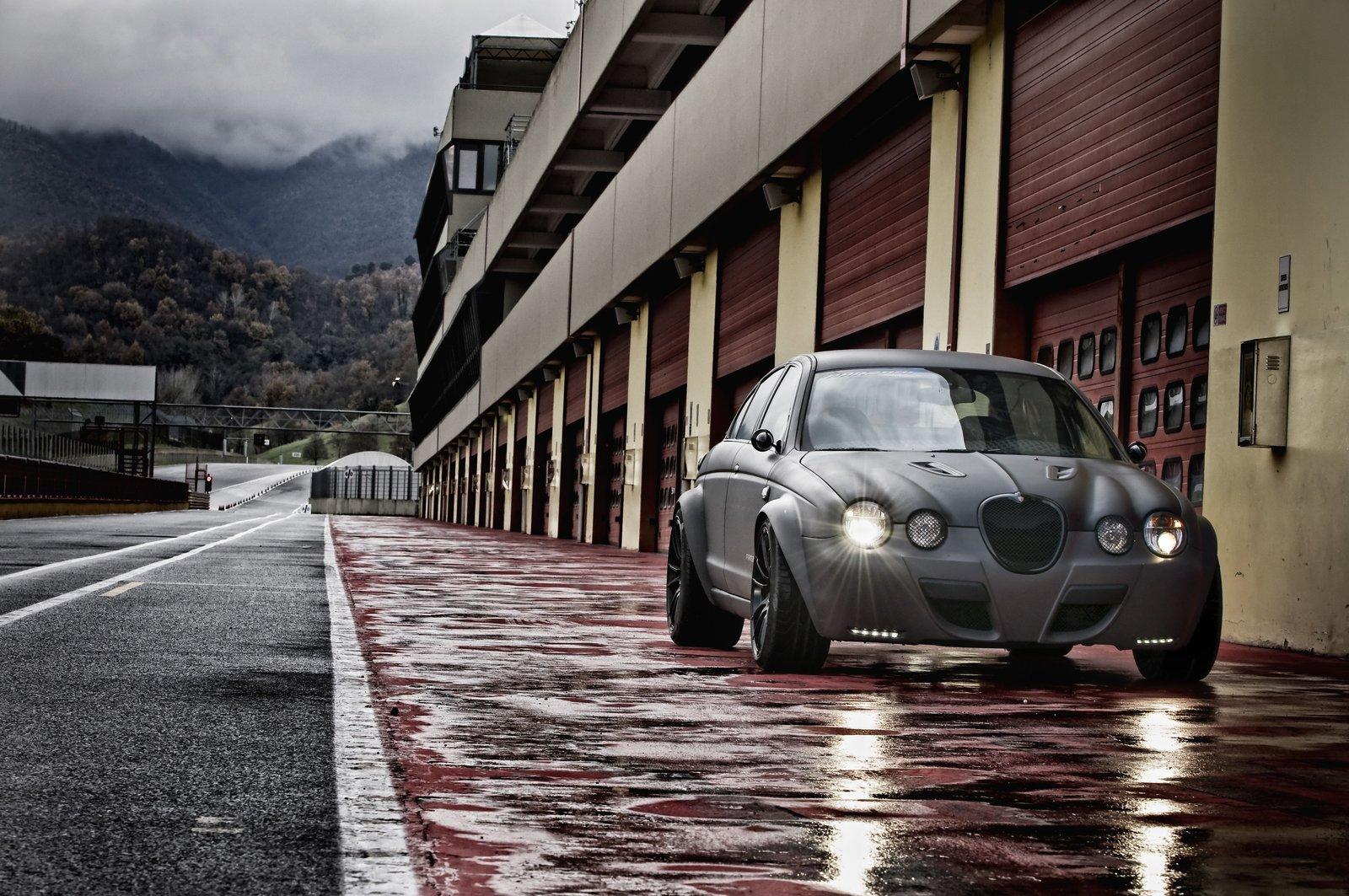 Jaguar S Type R с променена външност