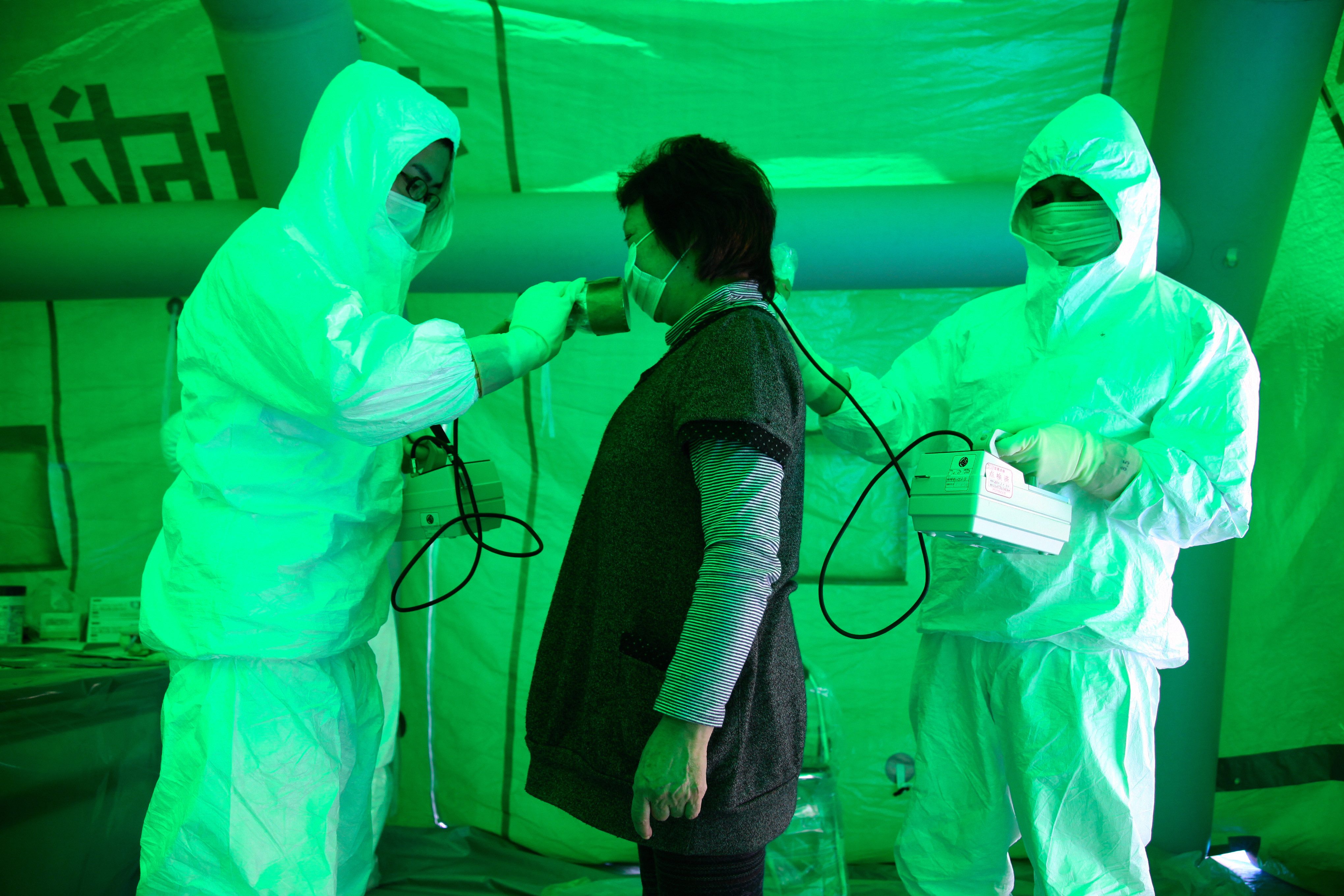 Проверка за радиоактивно заразяване във Фукушима