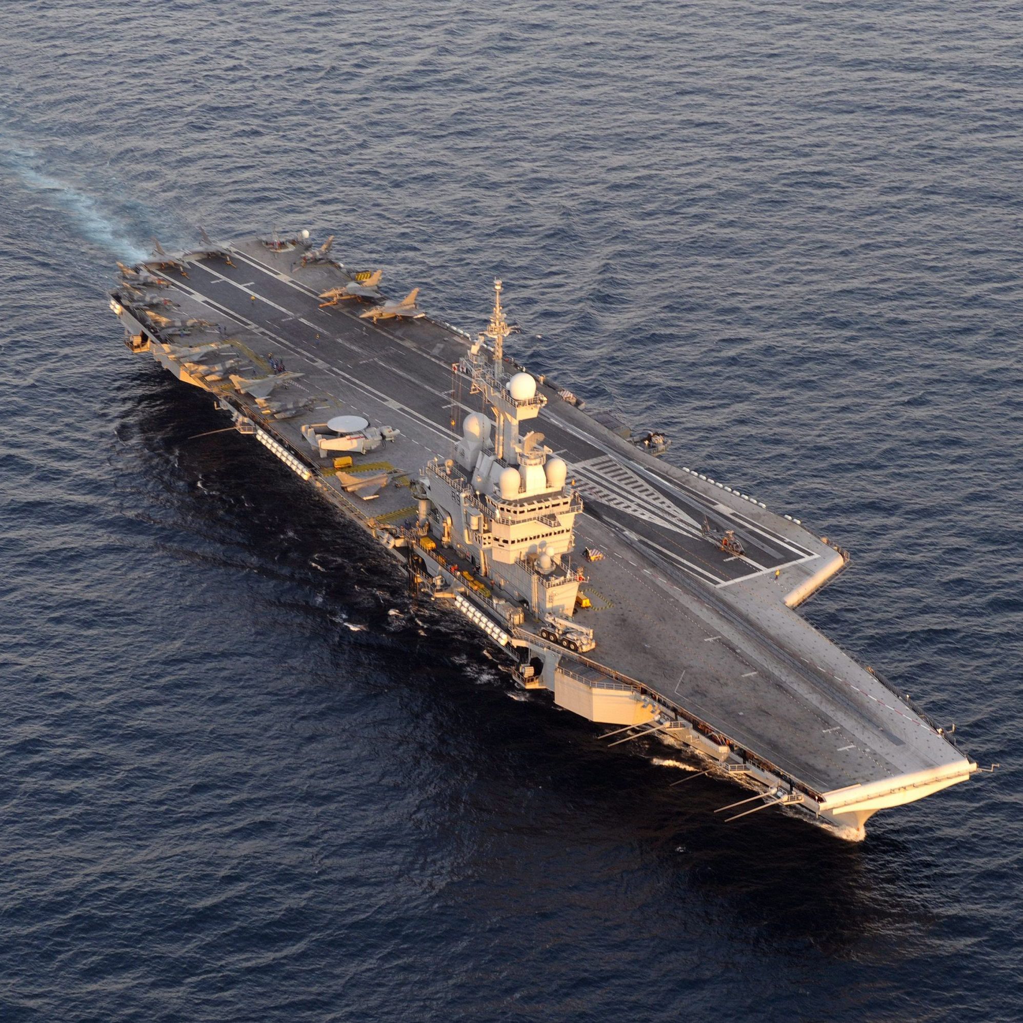 Дипломатически удар на Париж и Лондон. НАТО се готви за действие