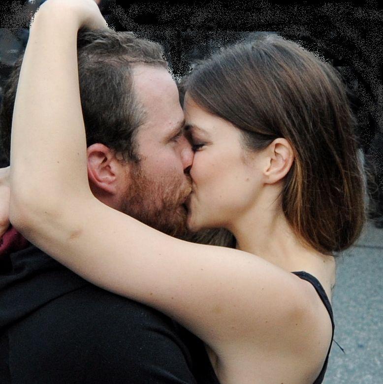 Възможно е целувките да имат еволюционни, а не романтични функции