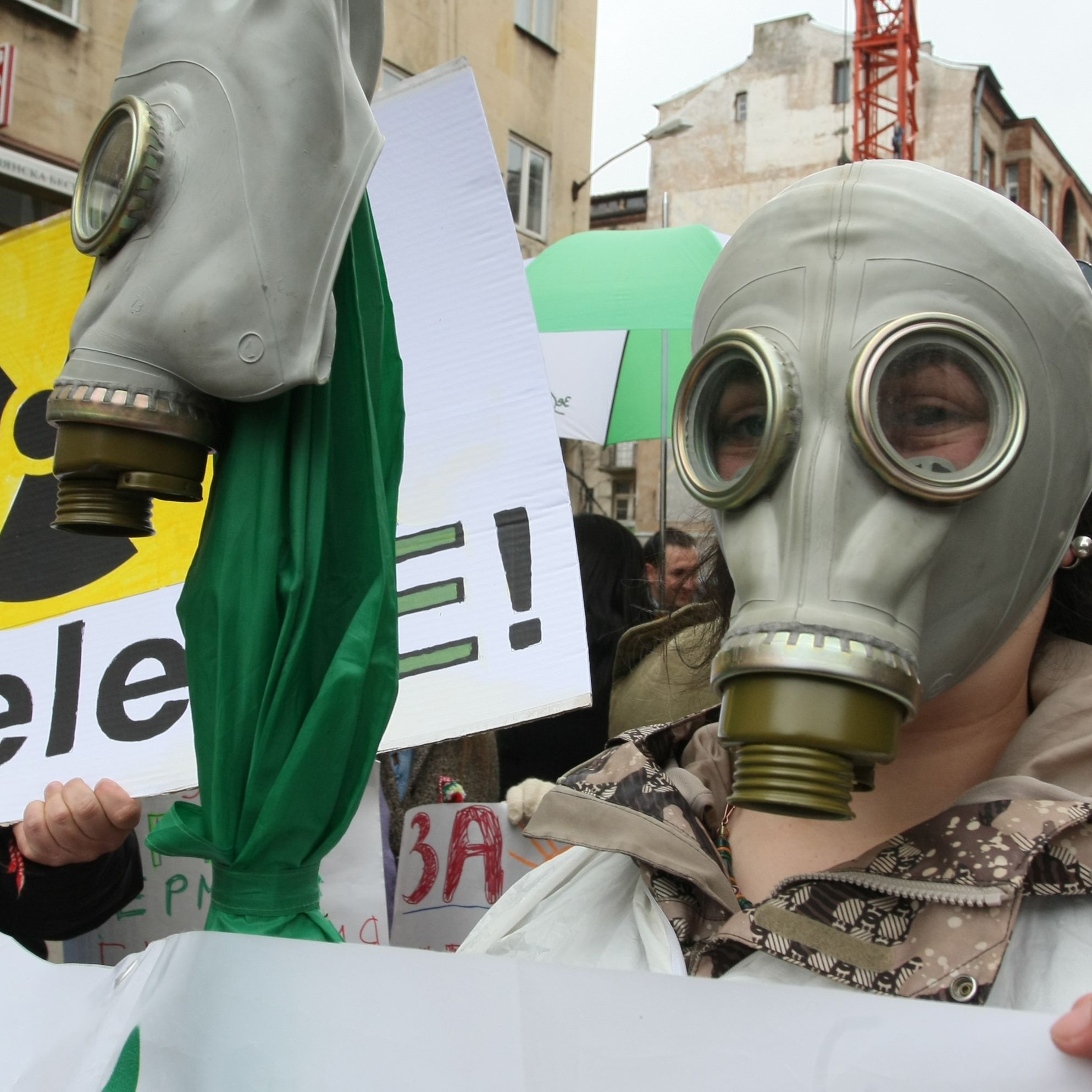 Еколозите издигнаха лозунг ”НЕ на атомната енергетика” пред министерството