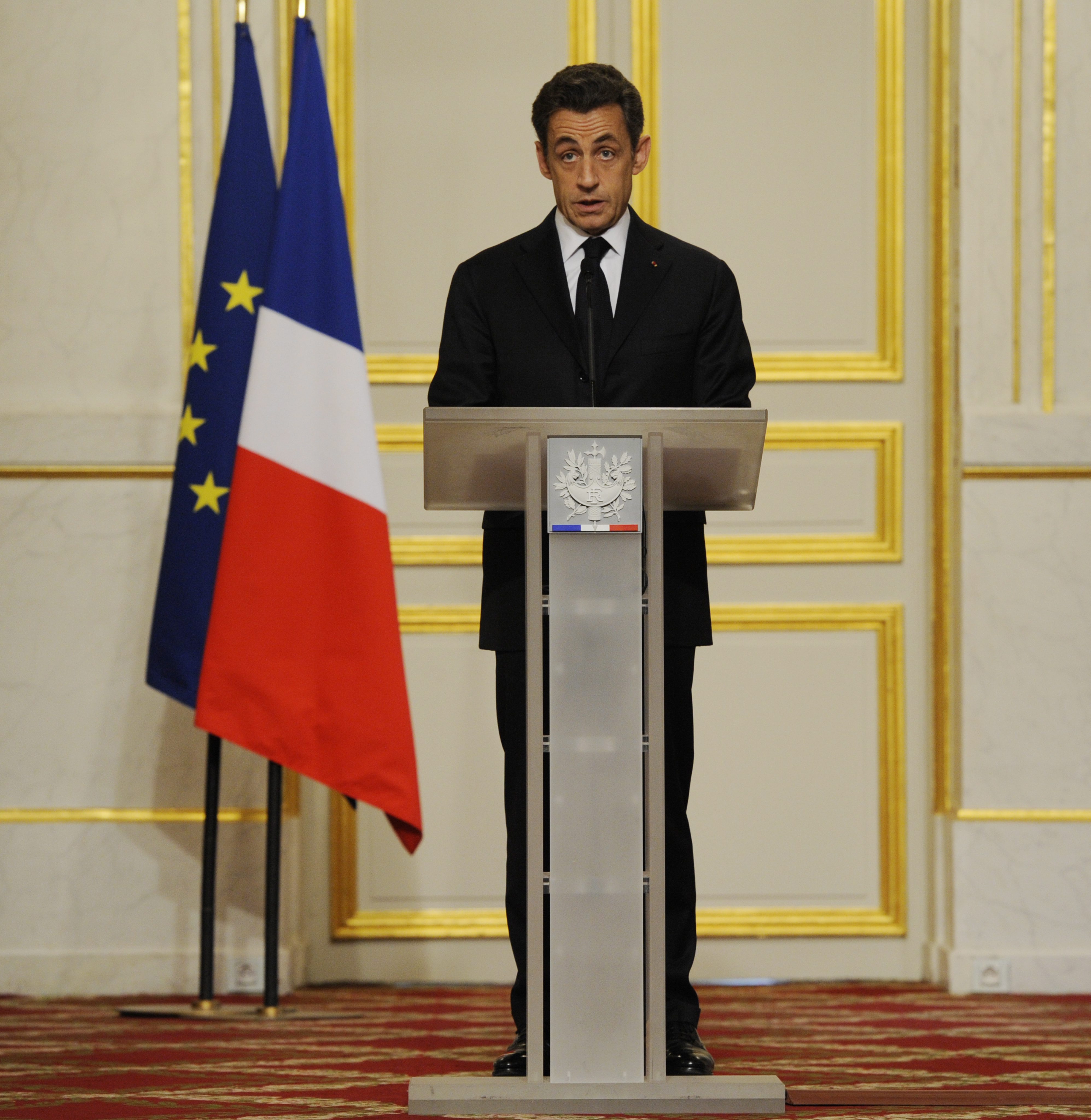Никола Саркози обяви, че ще бъдат използвани всички възможни средства