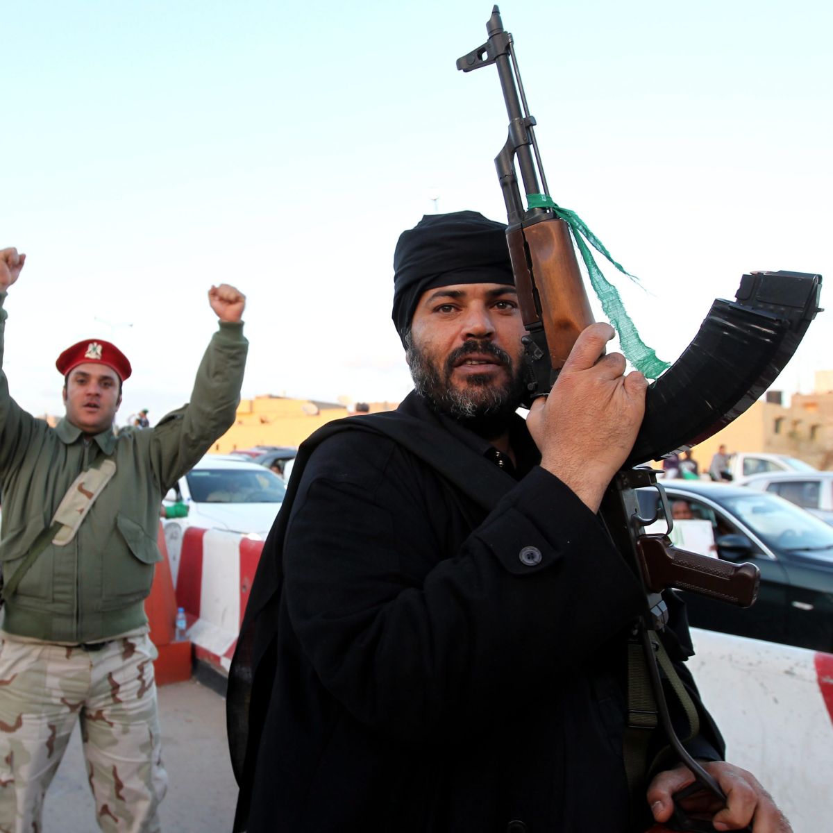 Докато бунтовниците ликуват, престъпници плъзнаха из Триполи