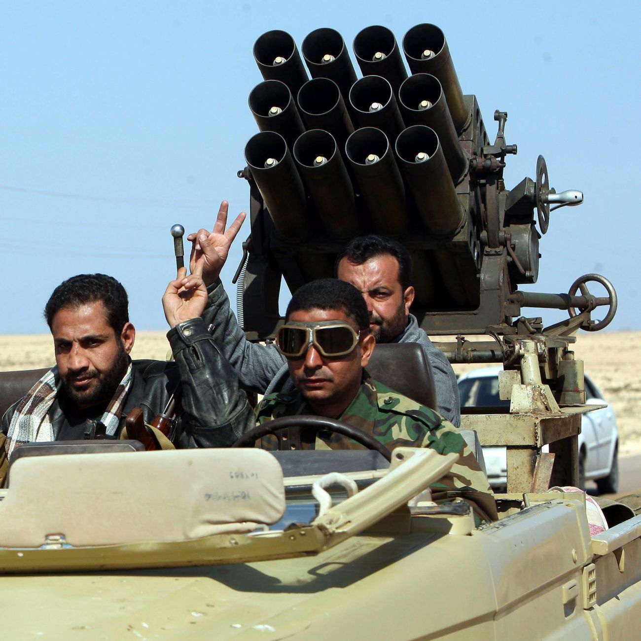 Тримата големи заплашиха Кадафи с битка докрай