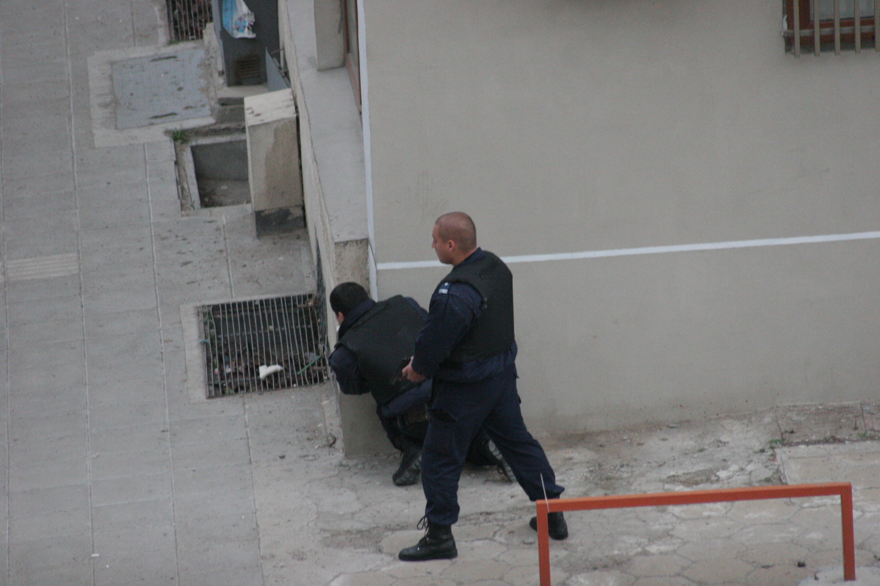 Похитителят пусна всички, но не се предава