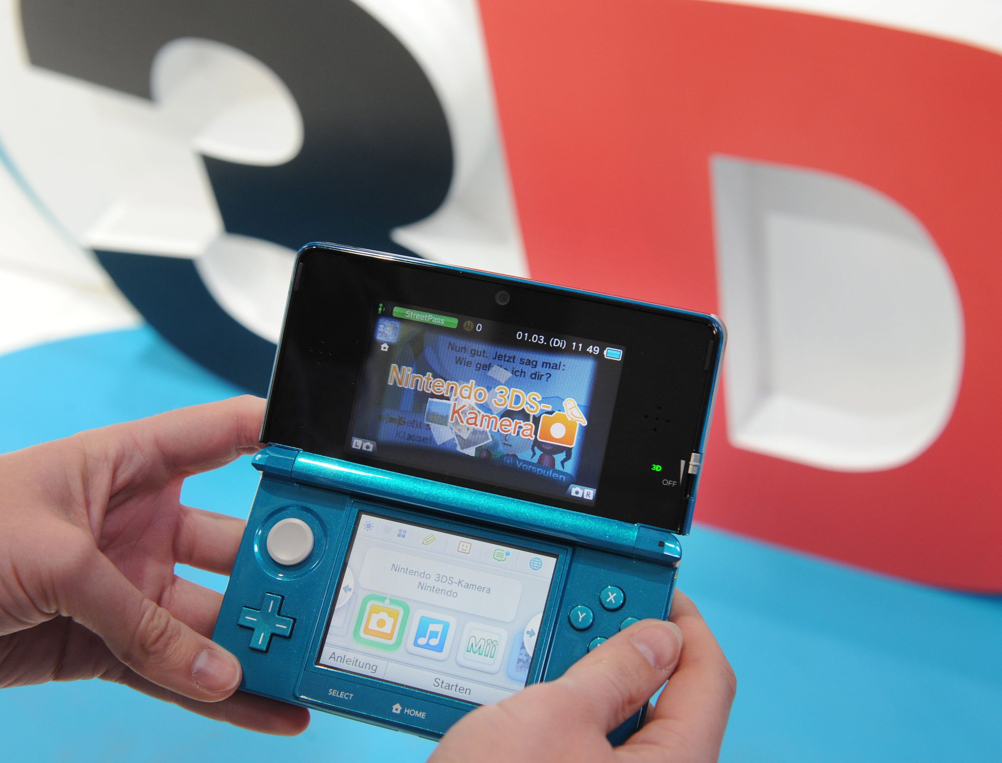 Nintendo започна новия епизод в битката на преносимите конзоли с 3DS