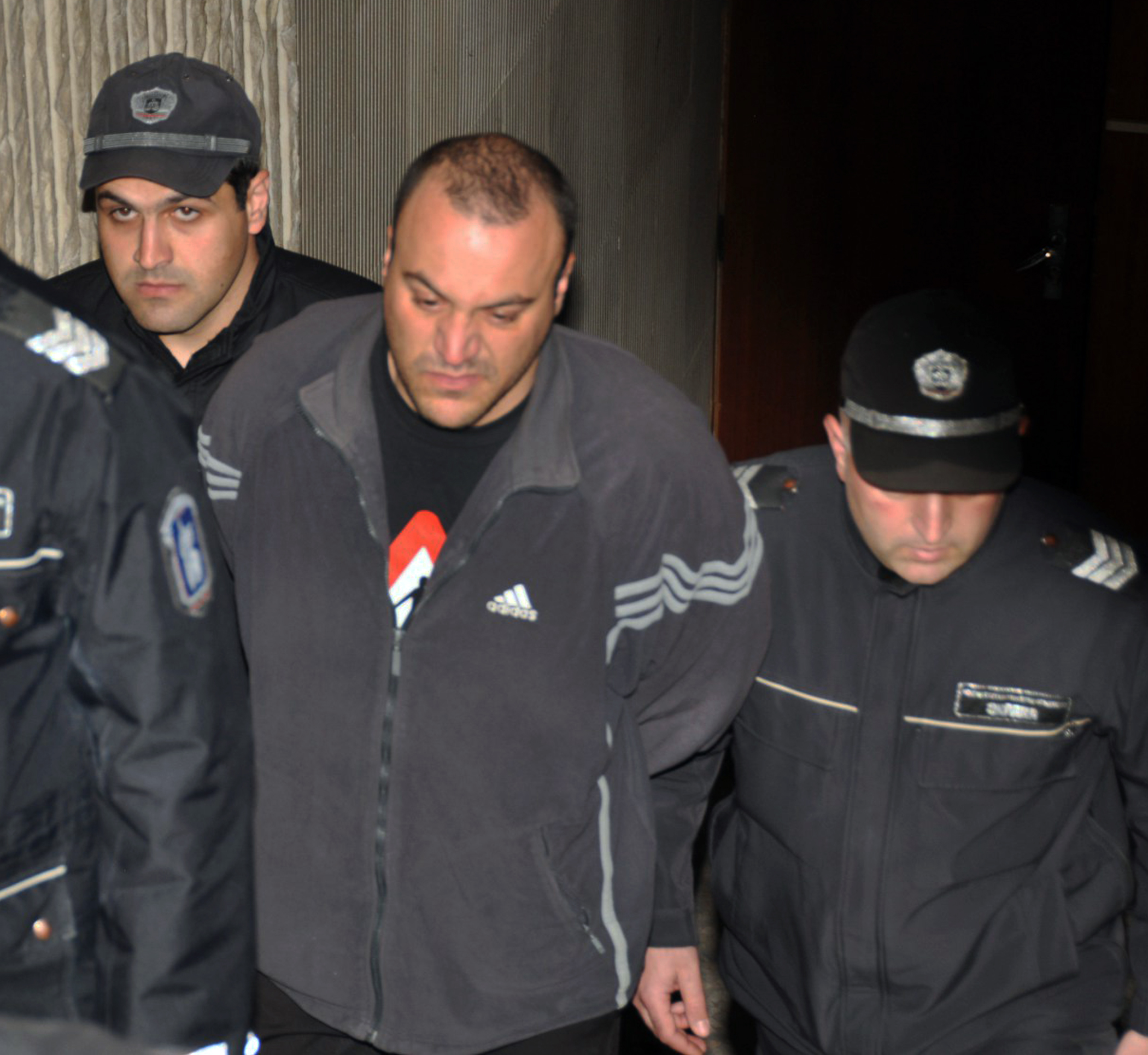 Похитителят от банката в Сливен получи 9 обвинения