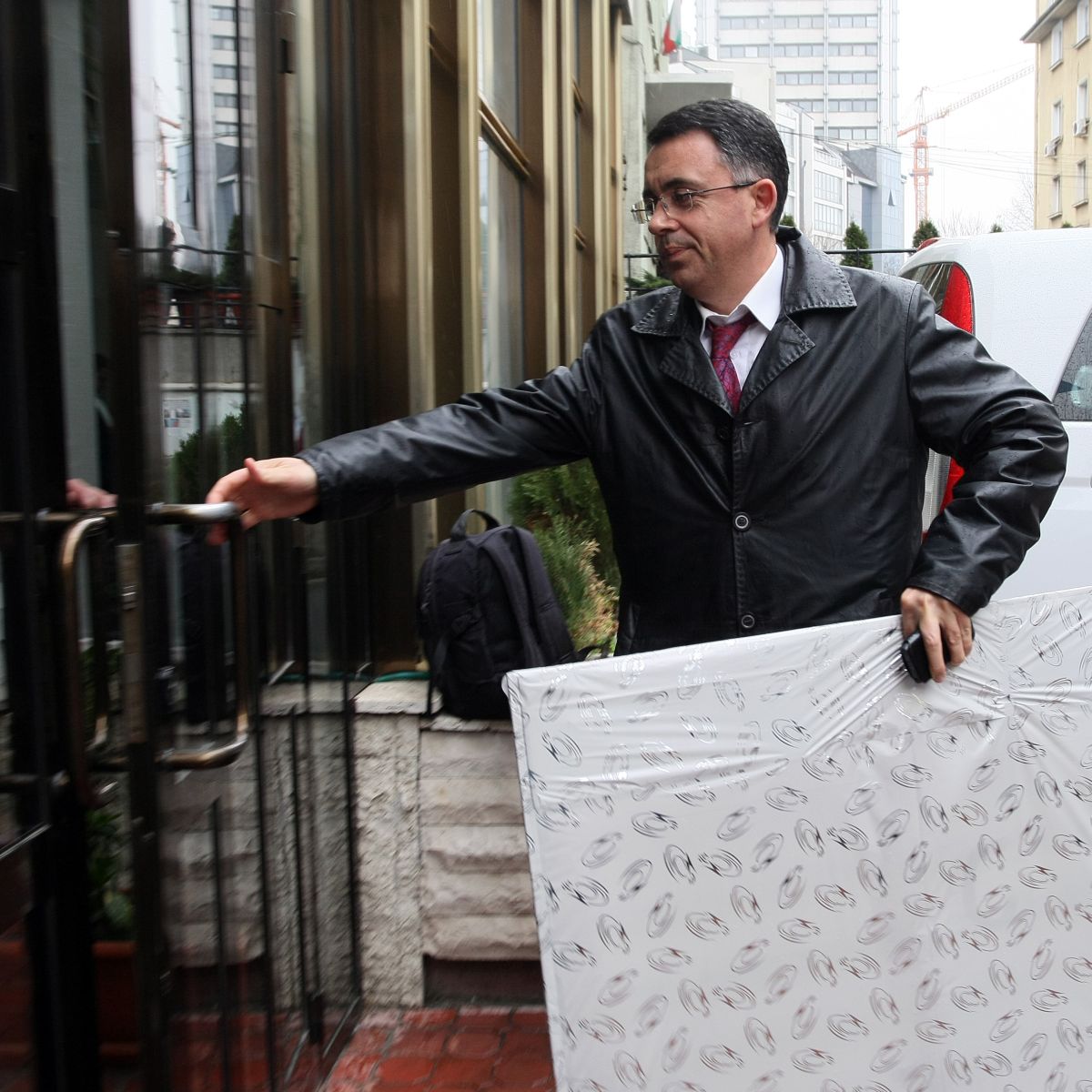 Опашка с подаръци за рождения ден на Доган