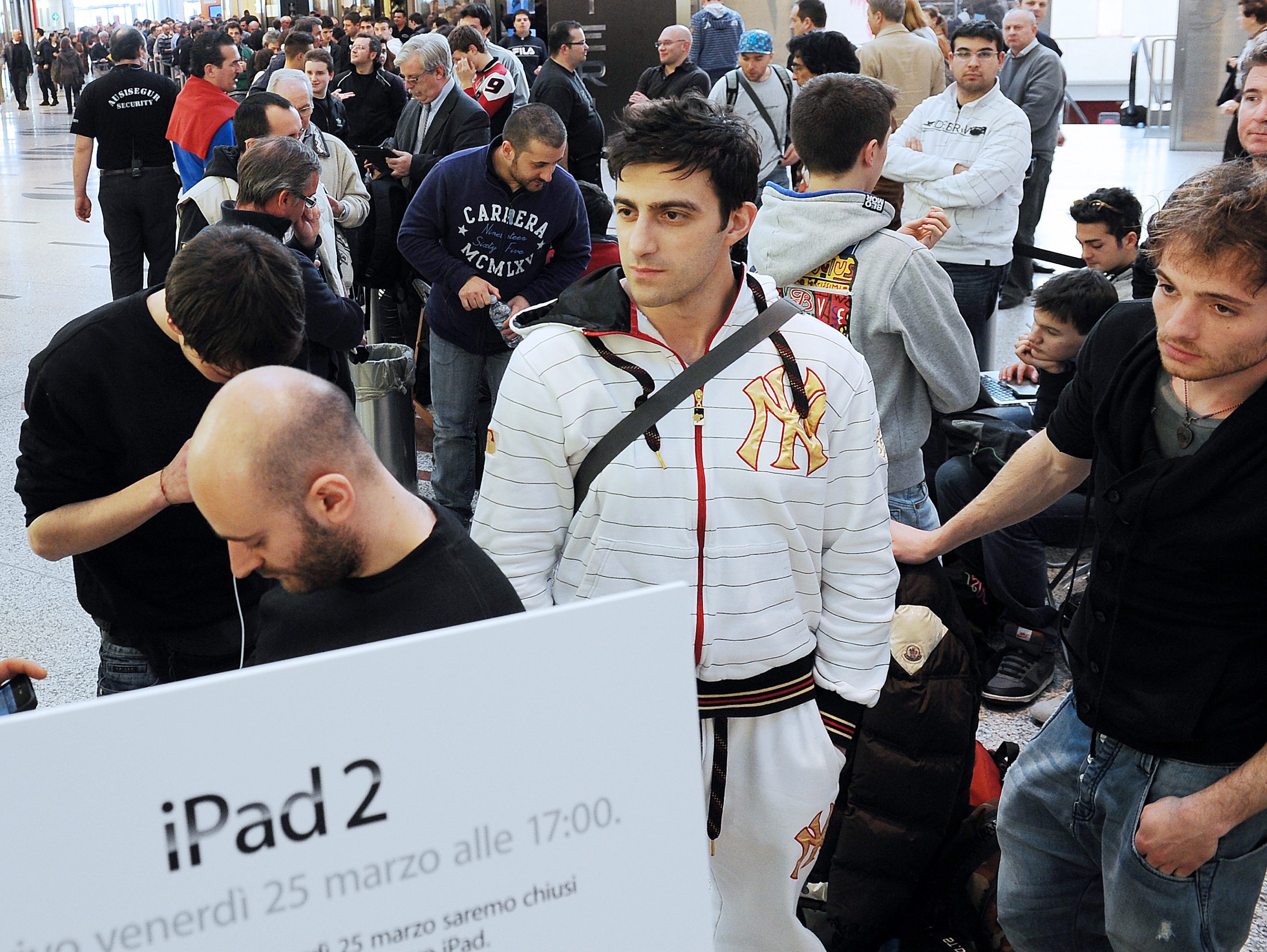 Предварителните поръчки за iPad ще закъснеят