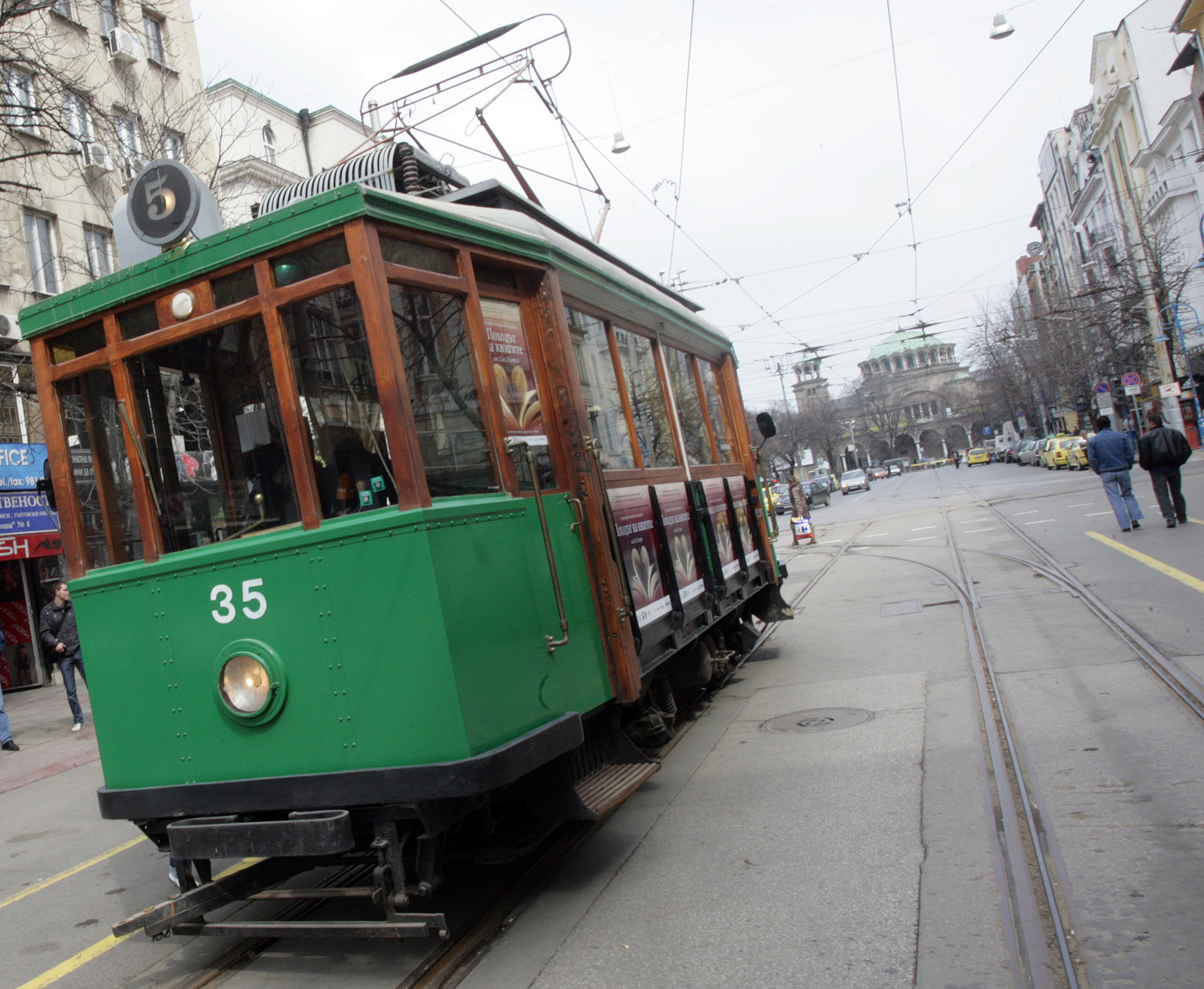 Литературен ретротрамвай тръгна в столицата